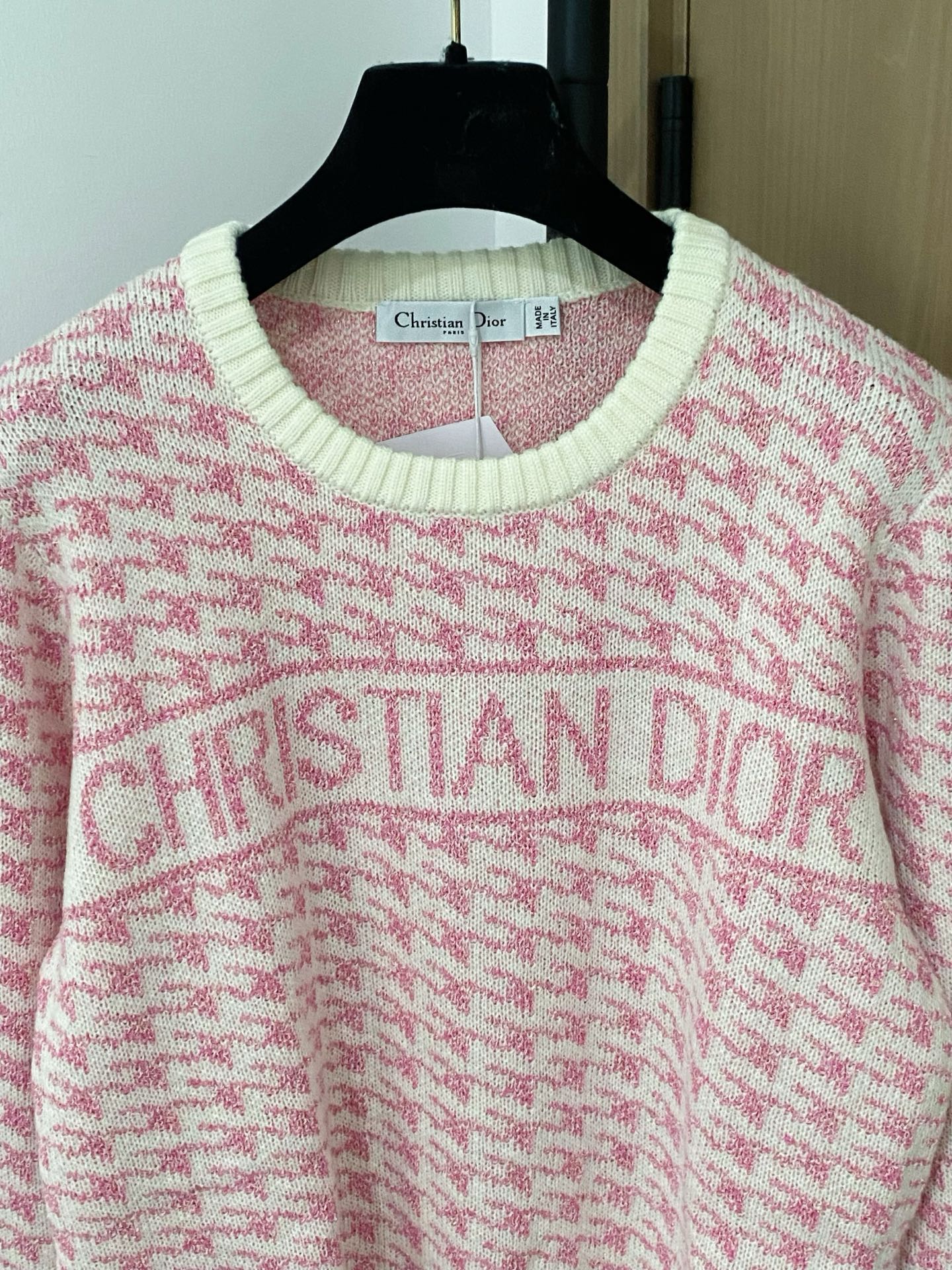 𝐃𝐢𝐨𝐫 𝟐𝟓新款 二色长袖 logo图案点缀修饰 上身顯瘦時尚 𝟐色𝟑碼 𝟑𝟔/𝟑𝟖/𝟒𝟎