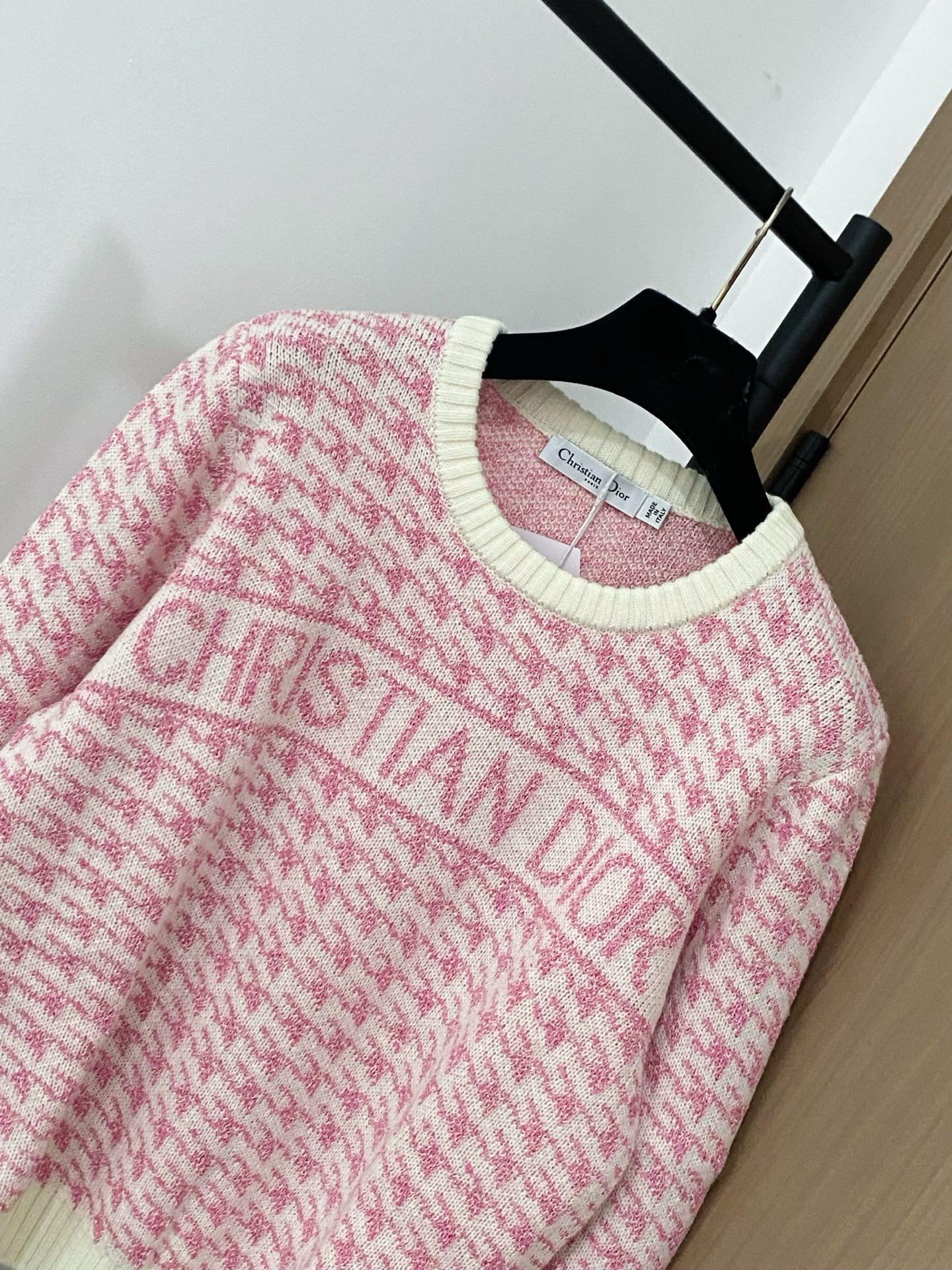 𝐃𝐢𝐨𝐫 𝟐𝟓新款 二色长袖 logo图案点缀修饰 上身顯瘦時尚 𝟐色𝟑碼 𝟑𝟔/𝟑𝟖/𝟒𝟎