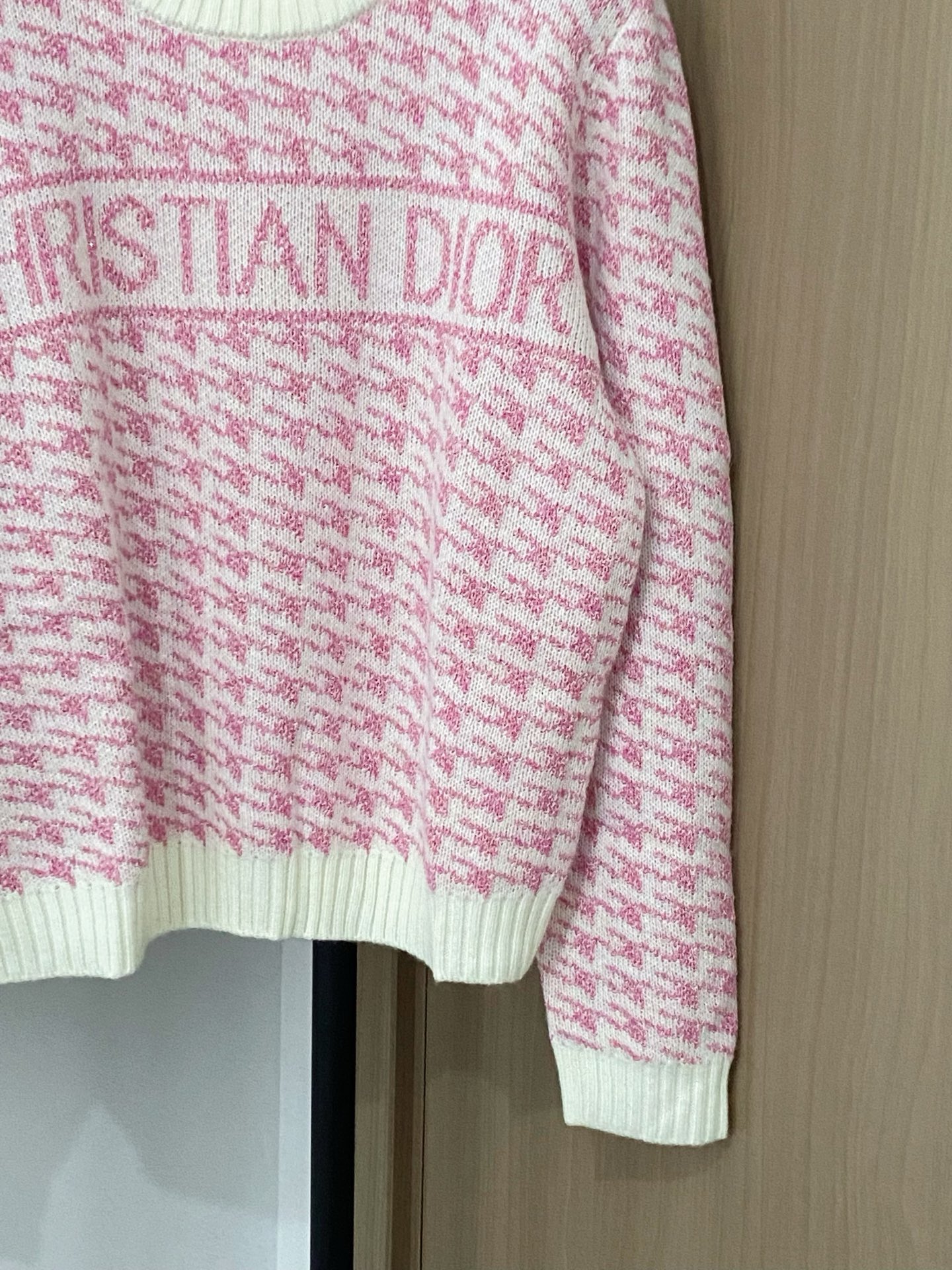 𝐃𝐢𝐨𝐫 𝟐𝟓新款 二色长袖 logo图案点缀修饰 上身顯瘦時尚 𝟐色𝟑碼 𝟑𝟔/𝟑𝟖/𝟒𝟎