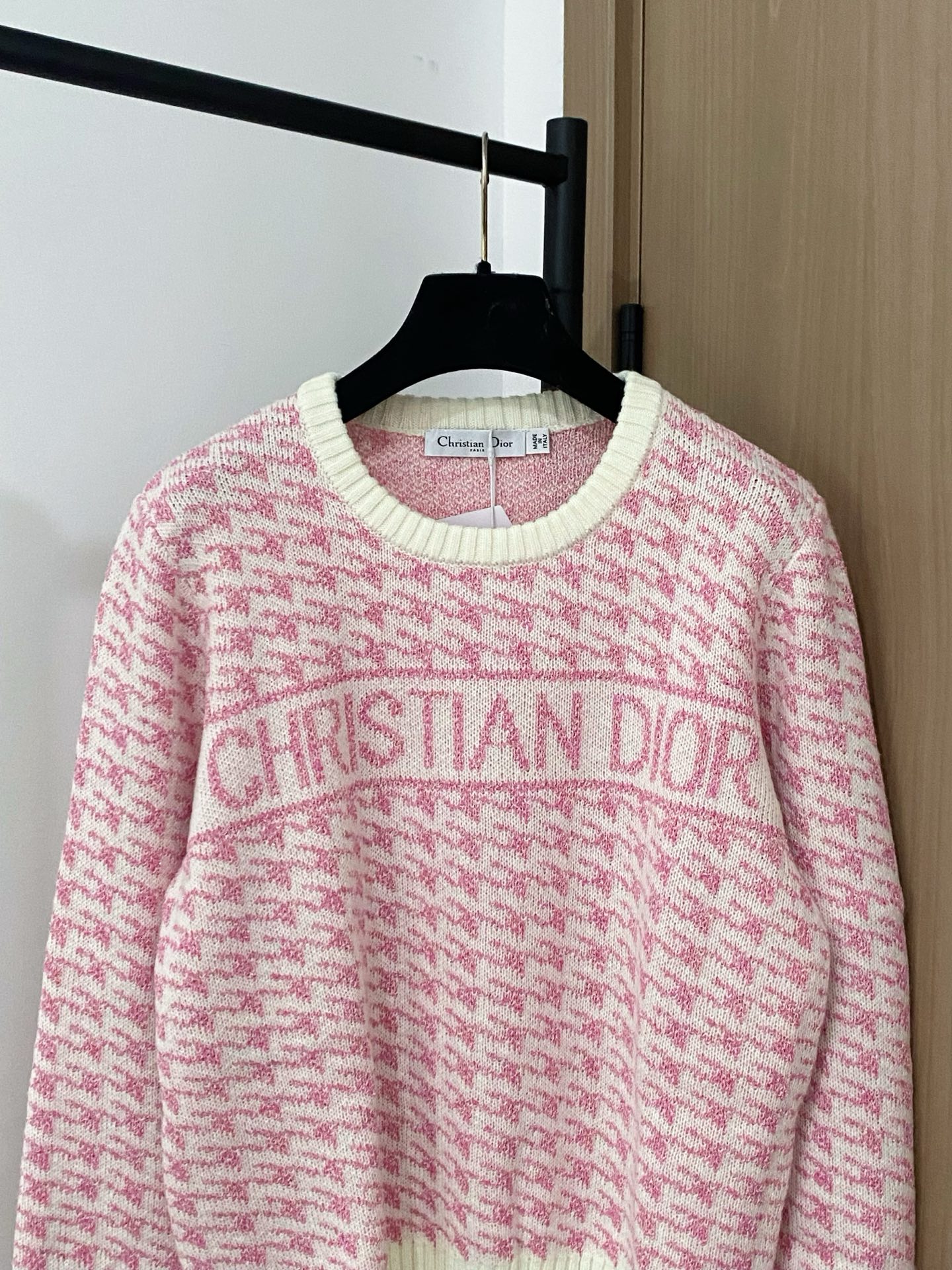 𝐃𝐢𝐨𝐫 𝟐𝟓新款 二色长袖 logo图案点缀修饰 上身顯瘦時尚 𝟐色𝟑碼 𝟑𝟔/𝟑𝟖/𝟒𝟎