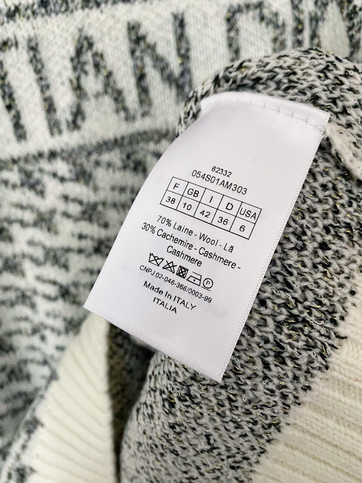 𝐃𝐢𝐨𝐫 𝟐𝟓新款 二色长袖 logo图案点缀修饰 上身顯瘦時尚 𝟐色𝟑碼 𝟑𝟔/𝟑𝟖/𝟒𝟎