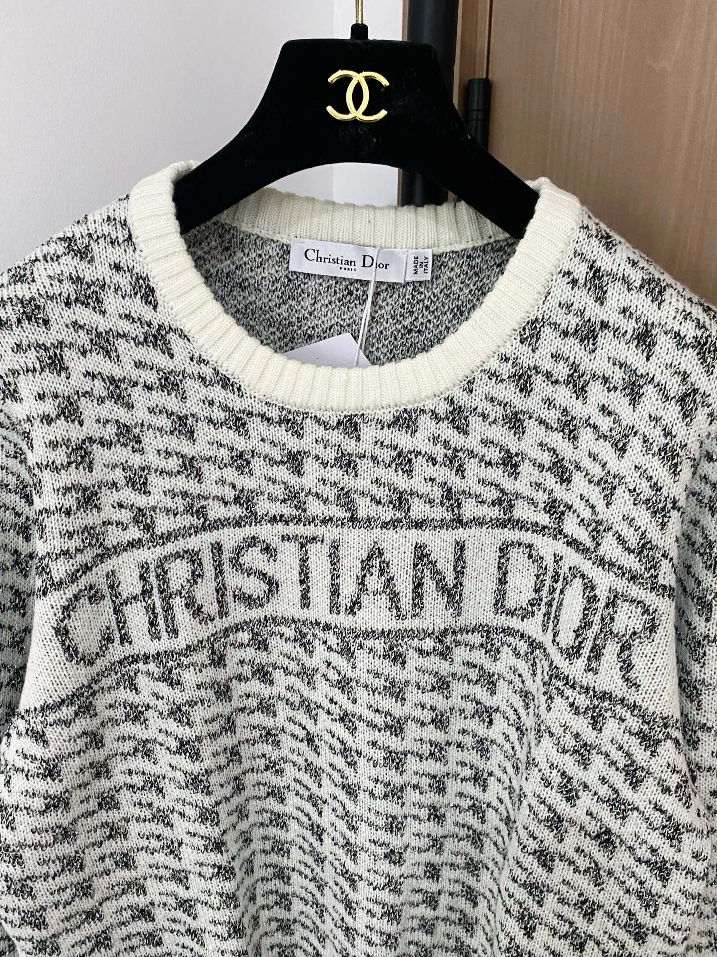 𝐃𝐢𝐨𝐫 𝟐𝟓新款 二色长袖 logo图案点缀修饰 上身顯瘦時尚 𝟐色𝟑碼 𝟑𝟔/𝟑𝟖/𝟒𝟎