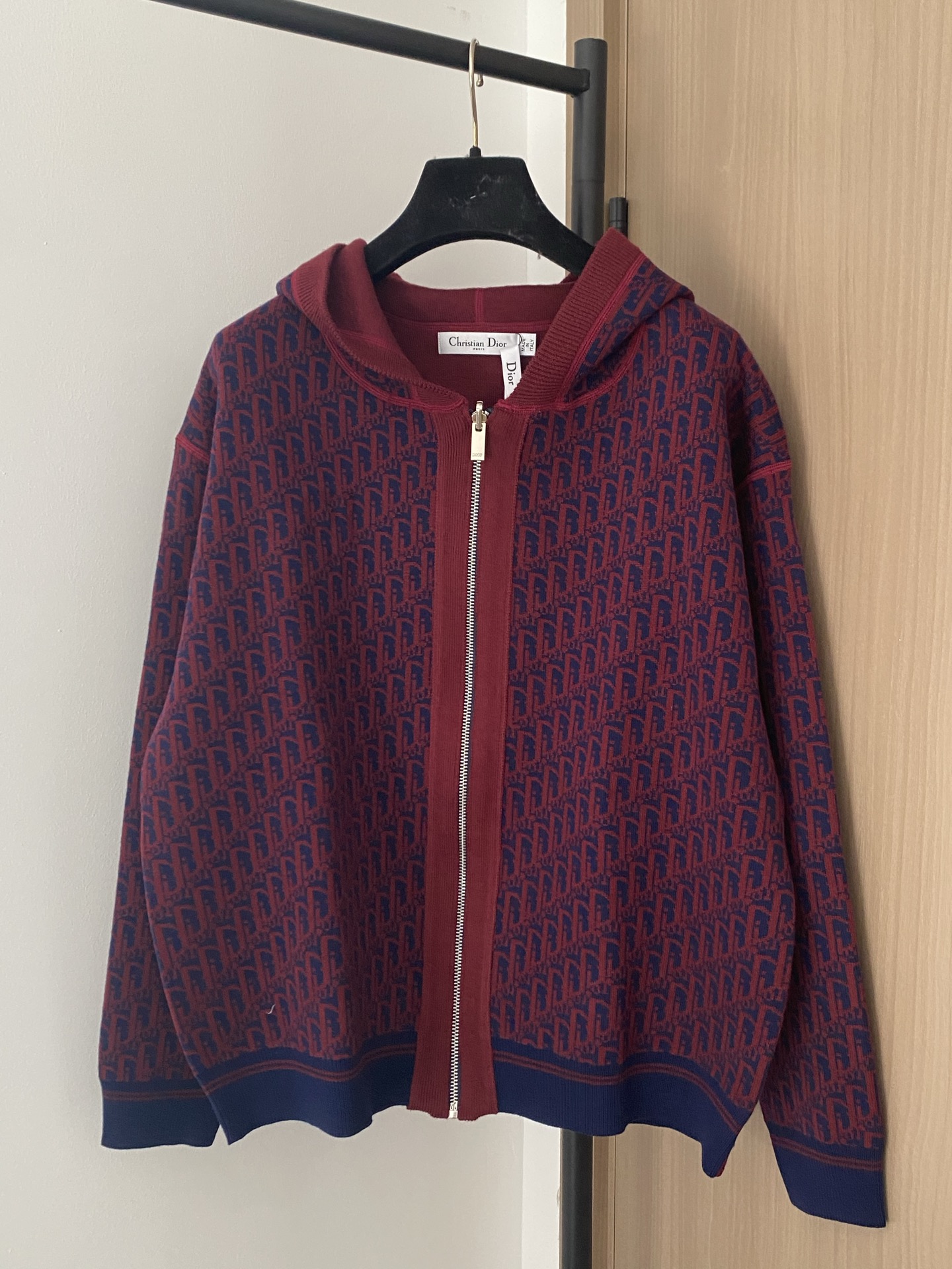 𝐃𝐢𝐨𝐫 𝟐𝟓新款 二色双面穿开衫 老花logo图案点缀修饰 上身顯瘦時尚 𝟐色𝟑碼 𝟑𝟔/𝟑𝟖/𝟒𝟎