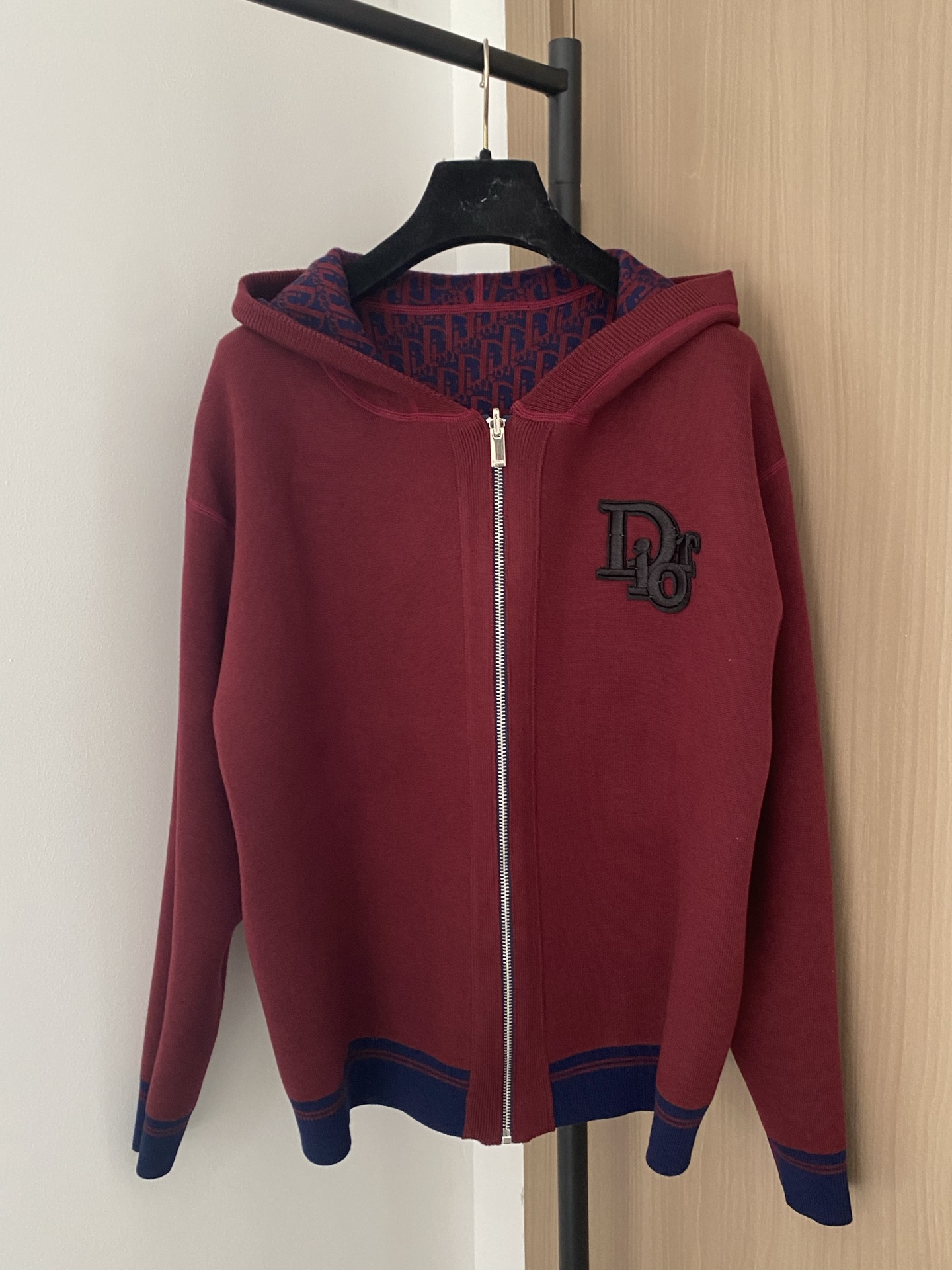 𝐃𝐢𝐨𝐫 𝟐𝟓新款 二色双面穿开衫 老花logo图案点缀修饰 上身顯瘦時尚 𝟐色𝟑碼 𝟑𝟔/𝟑𝟖/𝟒𝟎