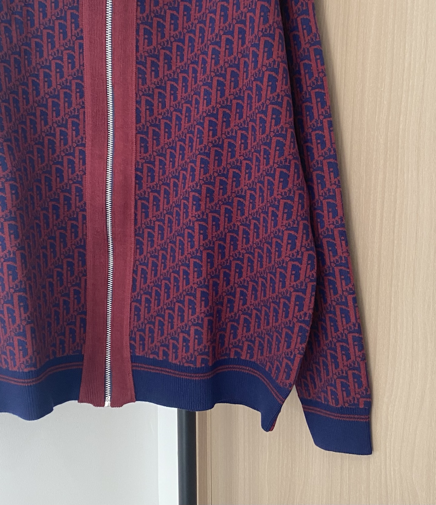 𝐃𝐢𝐨𝐫 𝟐𝟓新款 二色双面穿开衫 老花logo图案点缀修饰 上身顯瘦時尚 𝟐色𝟑碼 𝟑𝟔/𝟑𝟖/𝟒𝟎