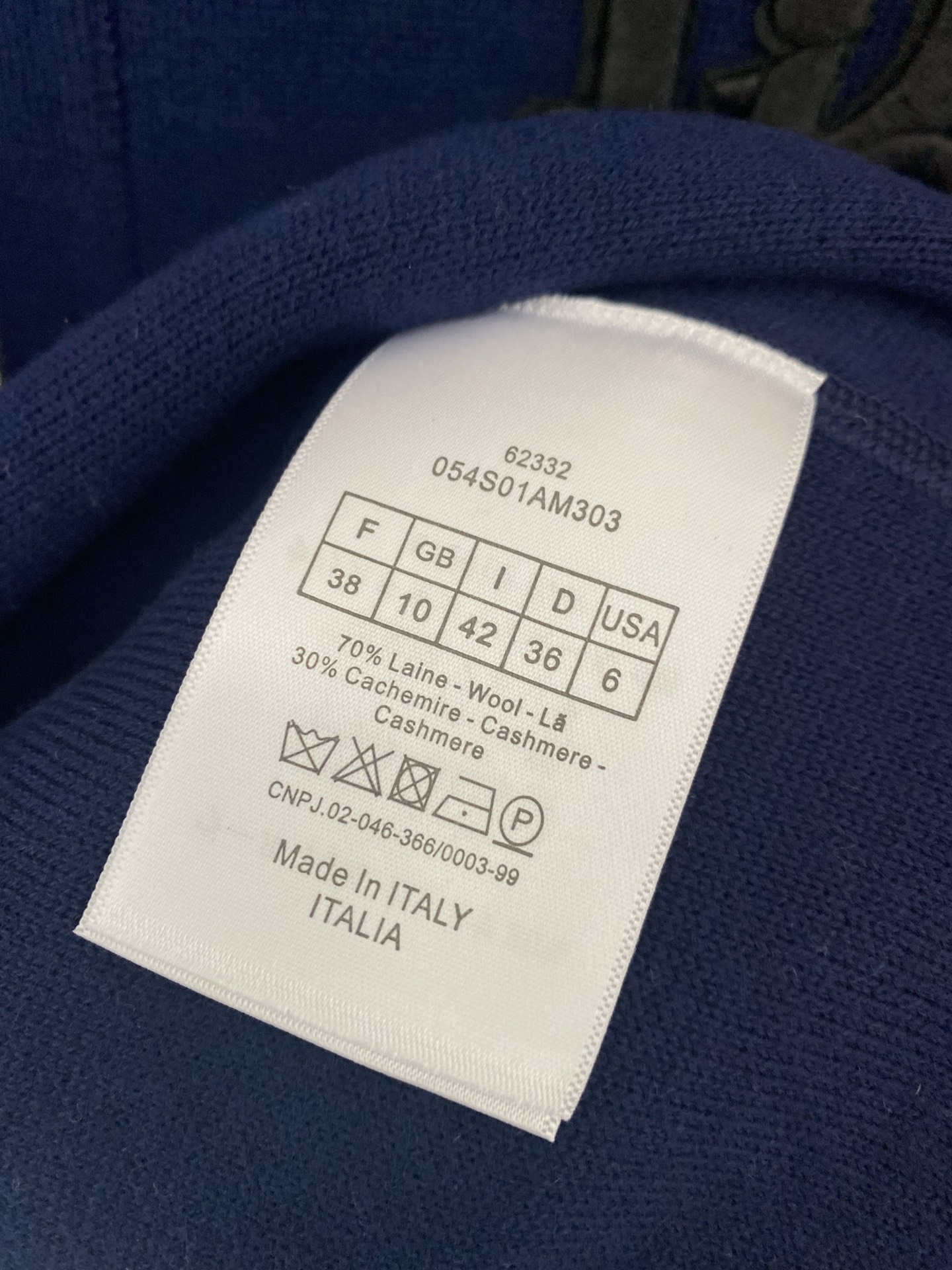 𝐃𝐢𝐨𝐫 𝟐𝟓新款 二色双面穿开衫 老花logo图案点缀修饰 上身顯瘦時尚 𝟐色𝟑碼 𝟑𝟔/𝟑𝟖/𝟒𝟎