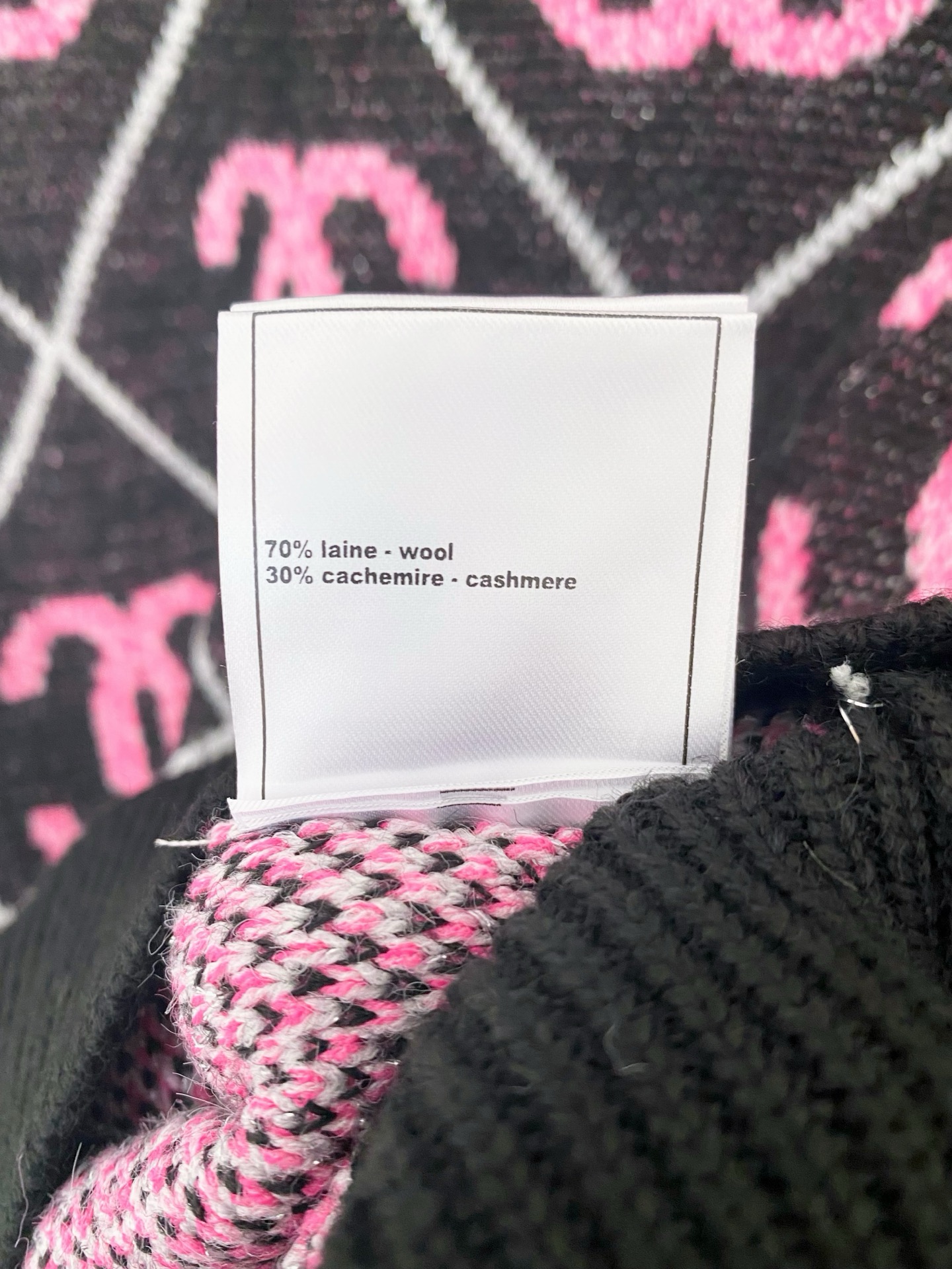 Chanel Women's Long Sleeve Sweater with Logo Pattern - Luxurious & Breathable 6 i1757874529357 5048 0 7