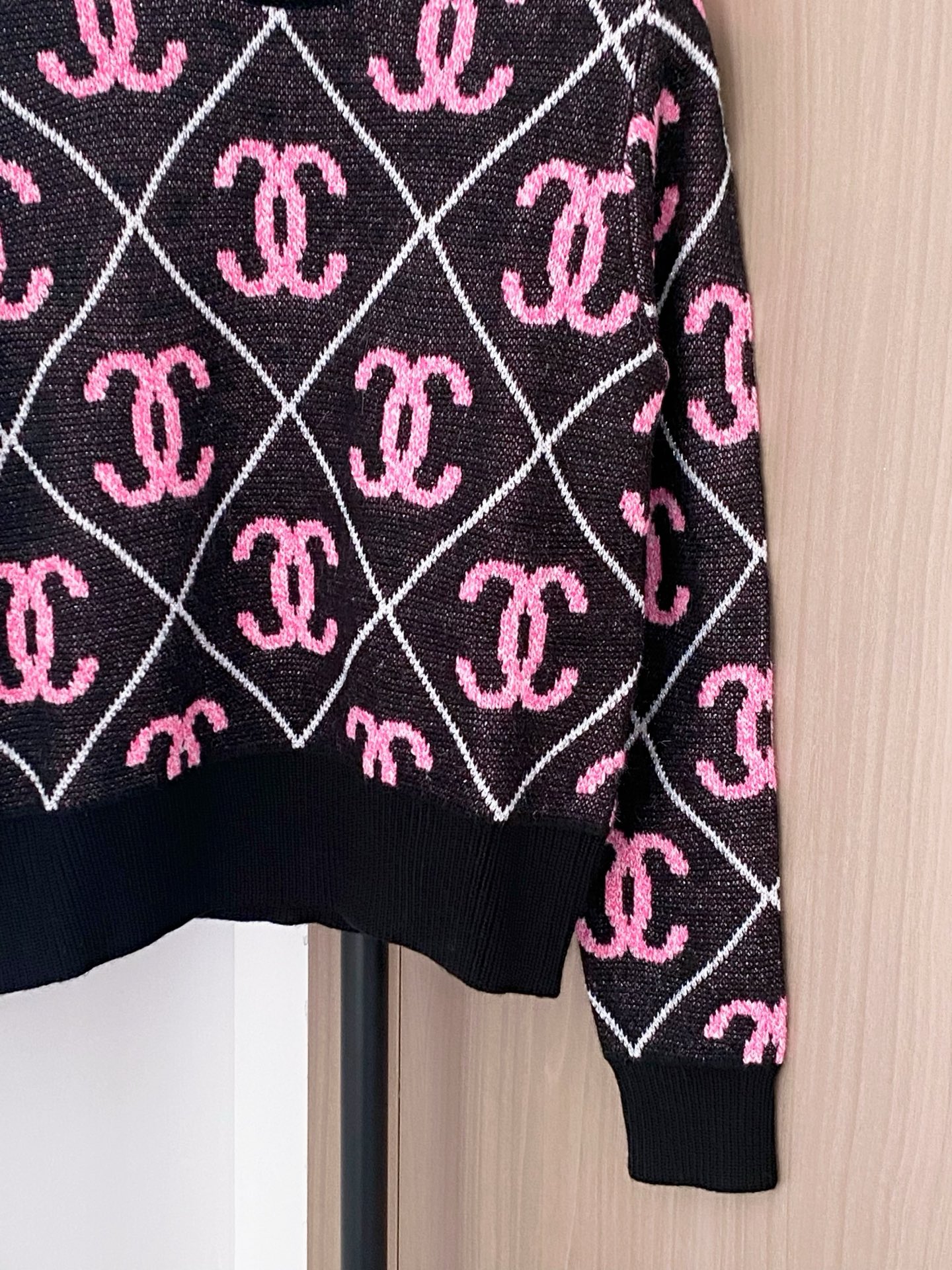 Chanel Women's Long Sleeve Sweater with Logo Pattern - Luxurious & Breathable 5 i1757874529397 7307 0 3