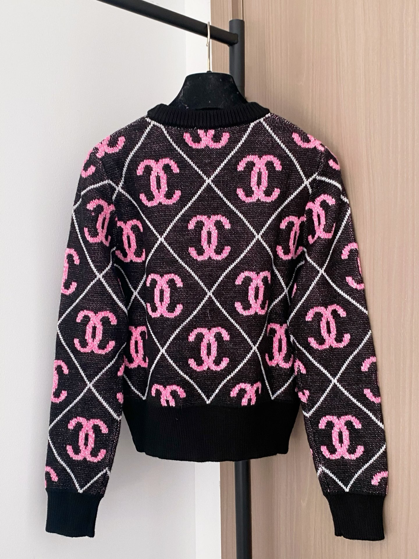 Chanel Women's Long Sleeve Sweater with Logo Pattern - Luxurious & Breathable 9 i1757874530152 5136 0 8