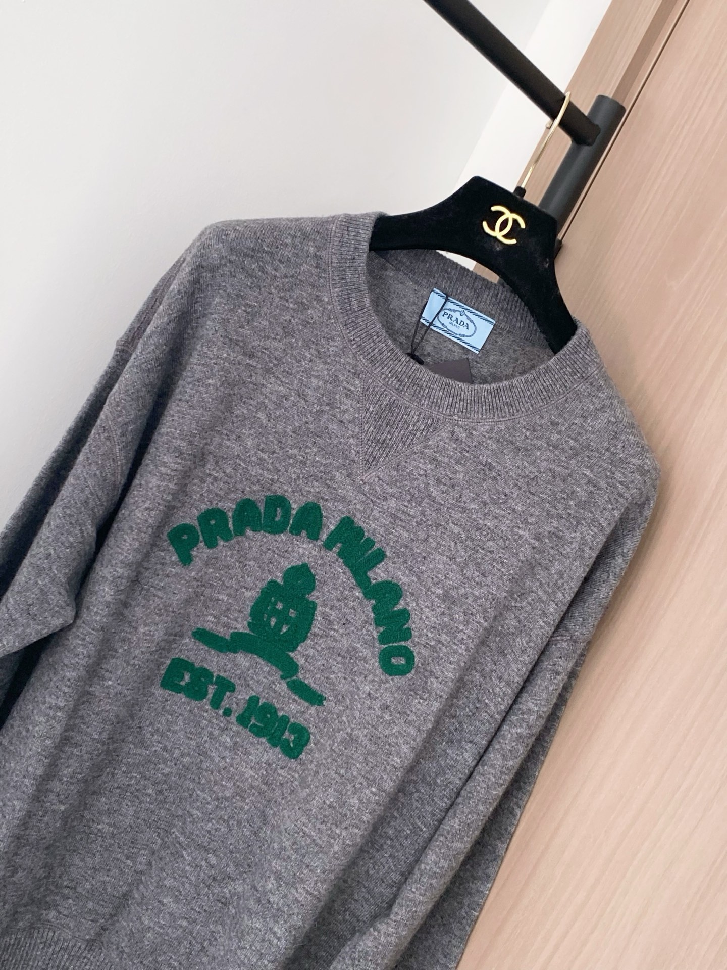Prada 25ss Logo Embellished Long Sleeve Top - Unisex Slim Fit 4 i1757875347258 3022 0 2