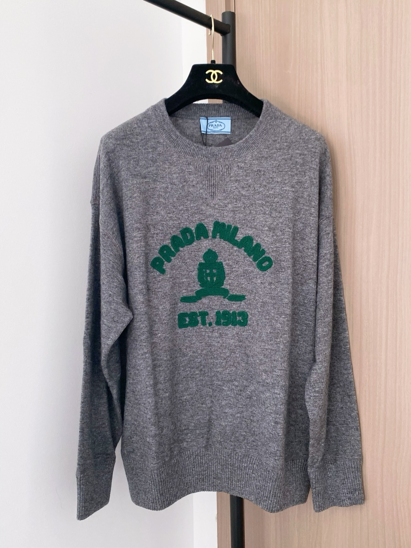 Prada 25ss Logo Embellished Long Sleeve Top - Unisex Slim Fit 2 i1757875347969 6729 0 0