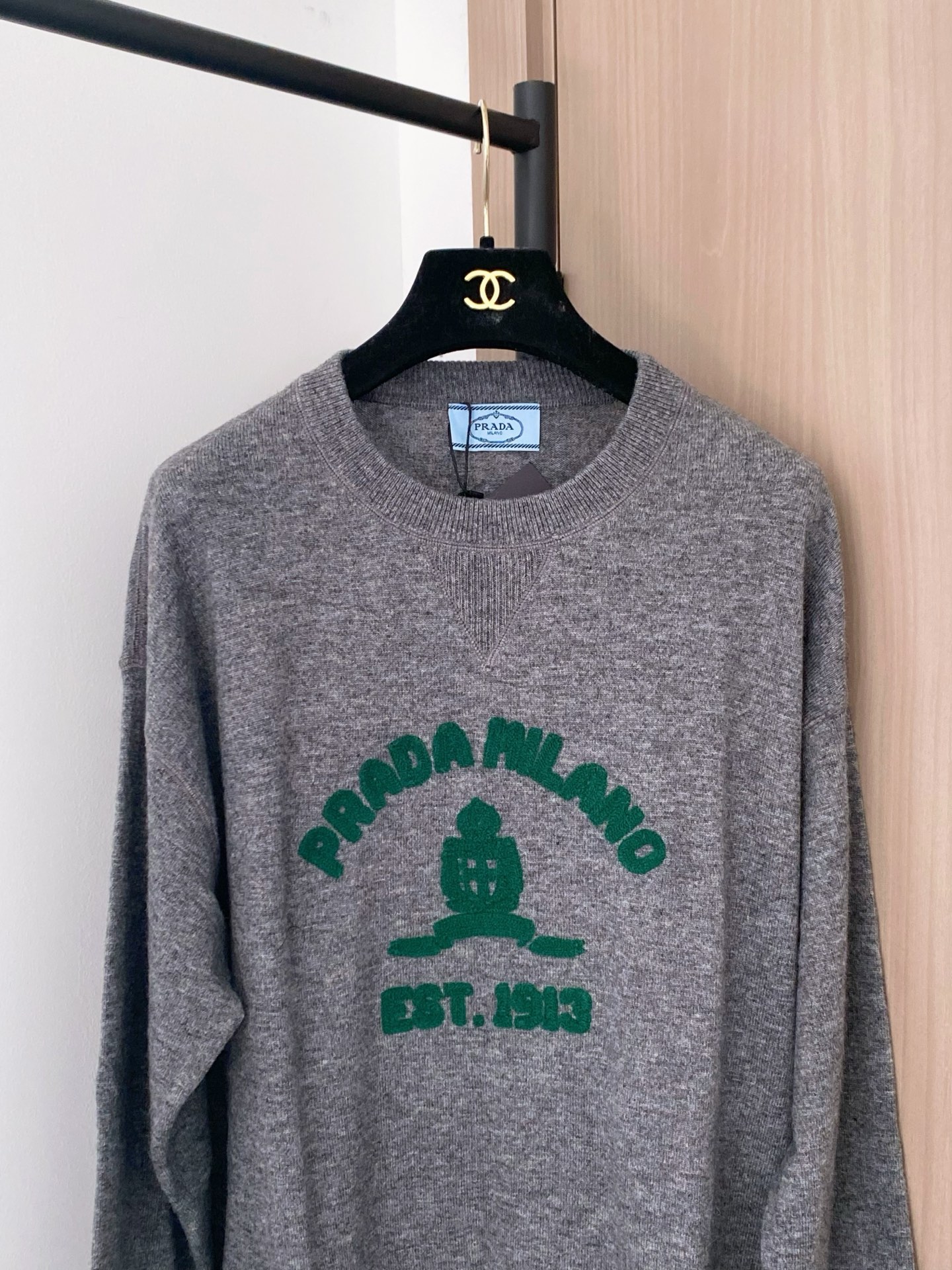 Prada 25ss Logo Embellished Long Sleeve Top - Unisex Slim Fit 3 i1757875347983 7591 0 1