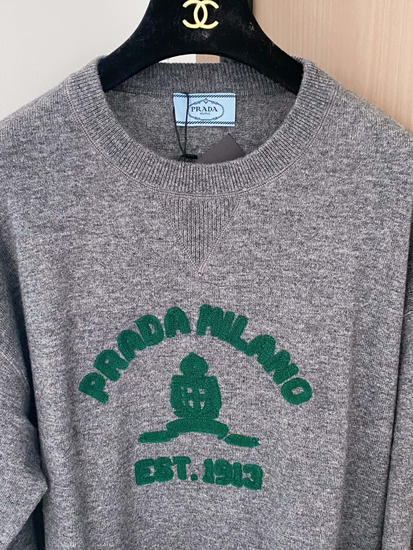 Prada 25ss Logo Embellished Long Sleeve Top - Unisex Slim Fit 5 i1757875348000 1054 0 3
