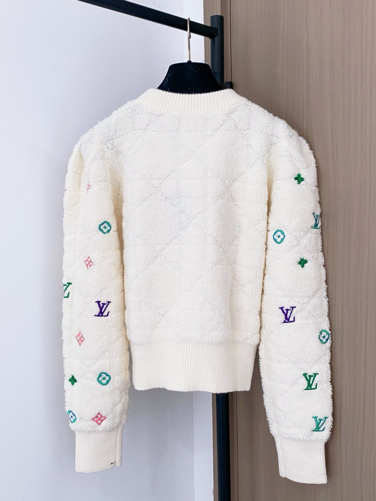 LouisVuit*on 𝟐𝟓𝐬𝐬 简约老花长袖 刺绣彩色老花logo图案高级时尚 上身显瘦高级 𝟐色𝟑