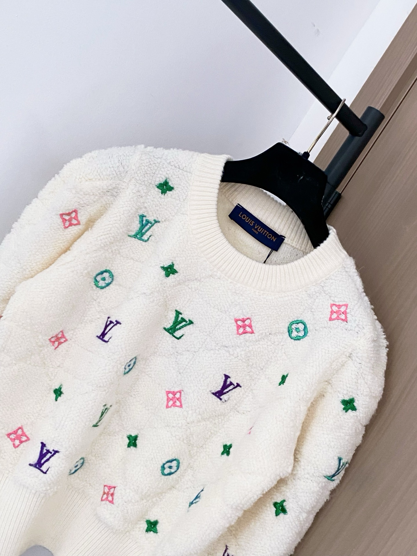 LouisVuit*on 𝟐𝟓𝐬𝐬 简约老花长袖 刺绣彩色老花logo图案高级时尚 上身显瘦高级 𝟐色𝟑