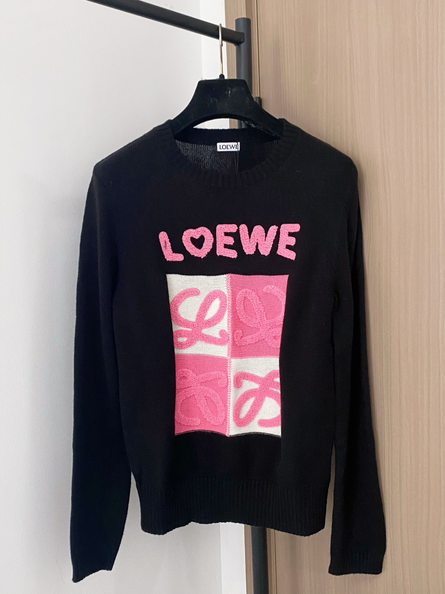 LOEWE Women's Black Long Sleeve Logo Sweater - Slim Fit, Casual Style 2 i1757909556705 4092 0 0