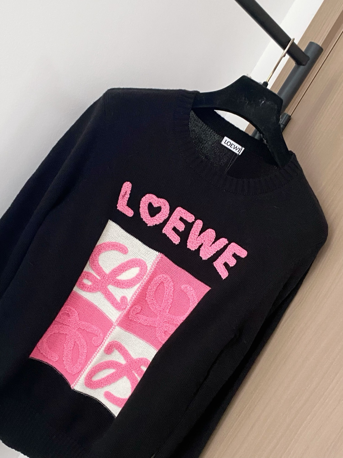 LOEWE Women's Black Long Sleeve Logo Sweater - Slim Fit, Casual Style 4 i1757909556705 4616 0 2