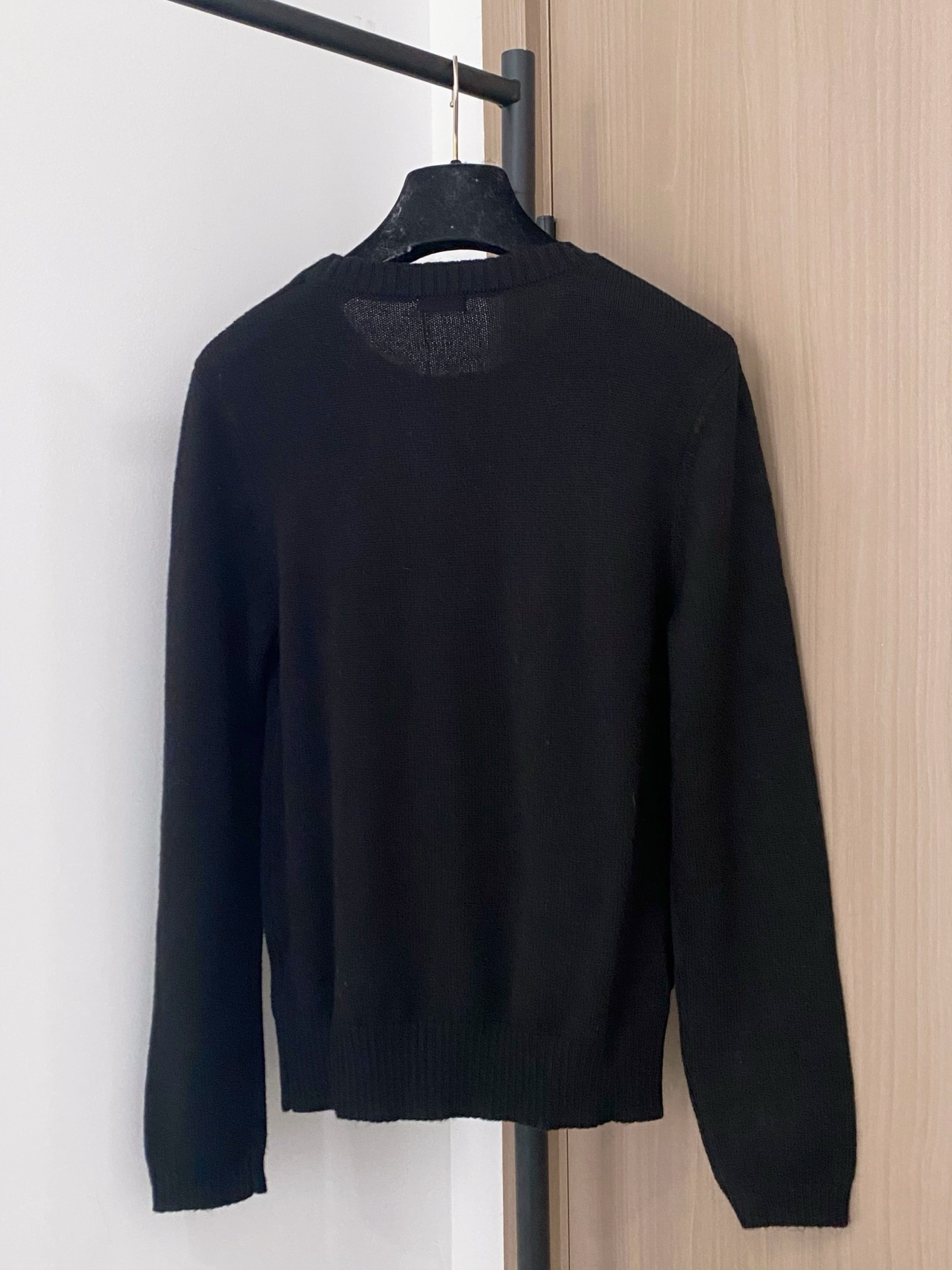 LOEWE Women's Black Long Sleeve Logo Sweater - Slim Fit, Casual Style 9 i1757909559768 8191 0 8