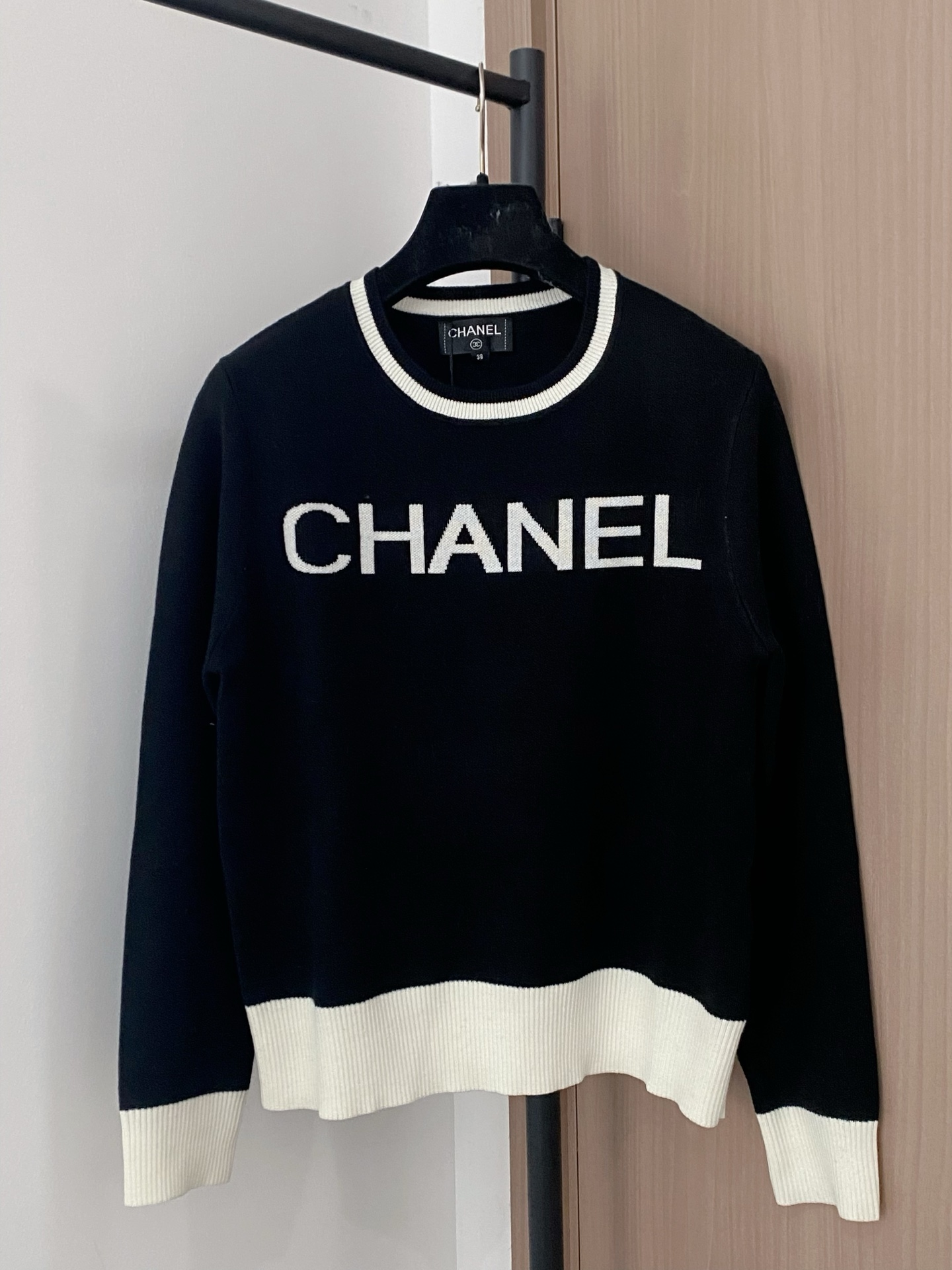 Chanel Trui met Lange Mouwen en Logo - Nieuwe Collectie