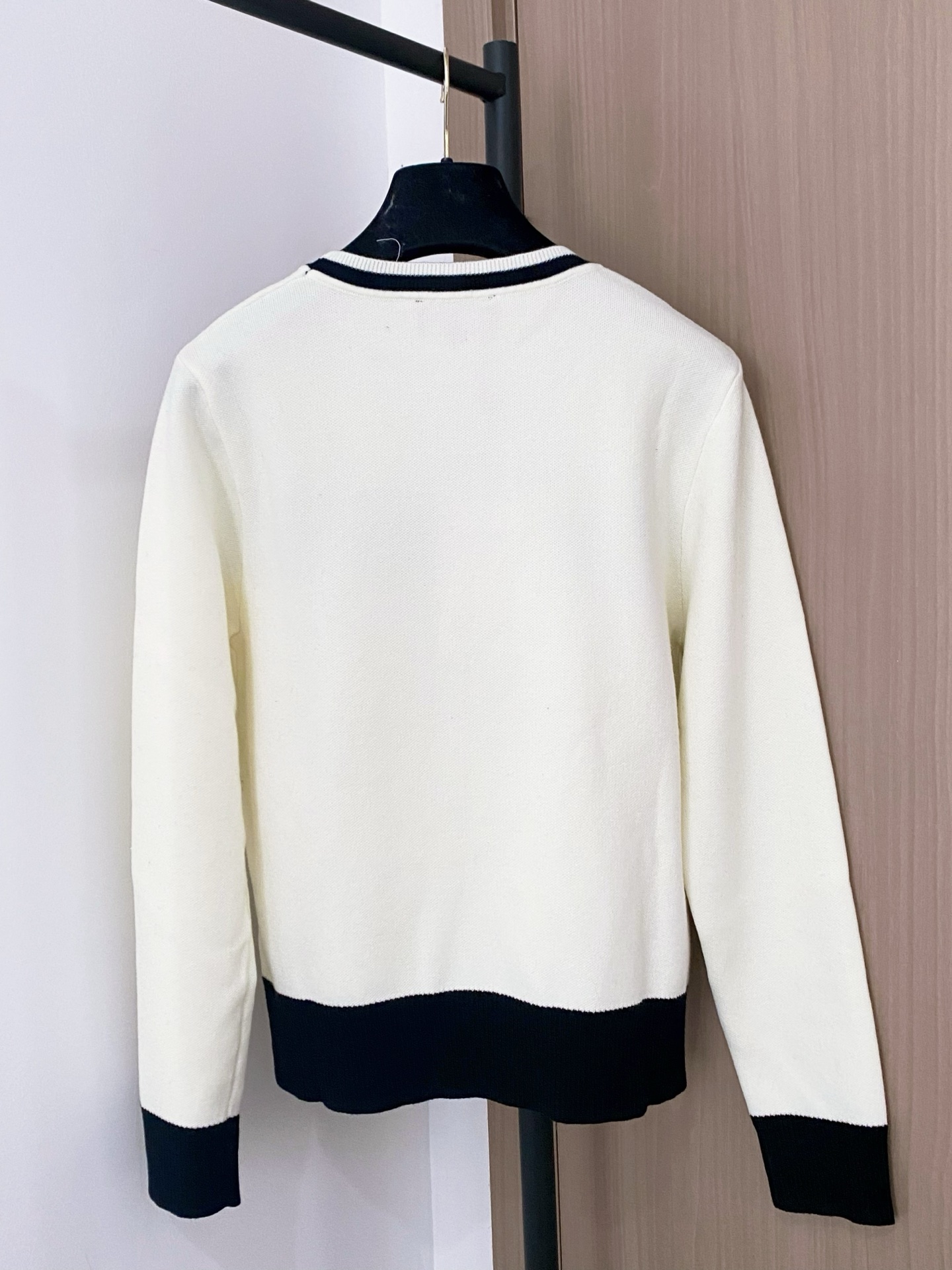 Chanel Women's Long Sleeve Breathable Logo Patchwork Knit Sweater 9 i1757909749459 4384 0 7