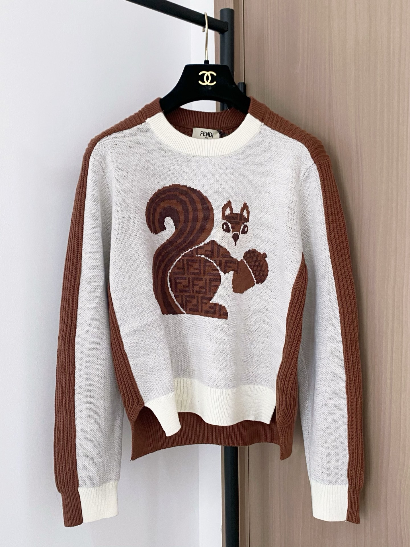 Pull Fendi Écureuil Intarsia avec Logo FF, Manches Longues et Col Rond