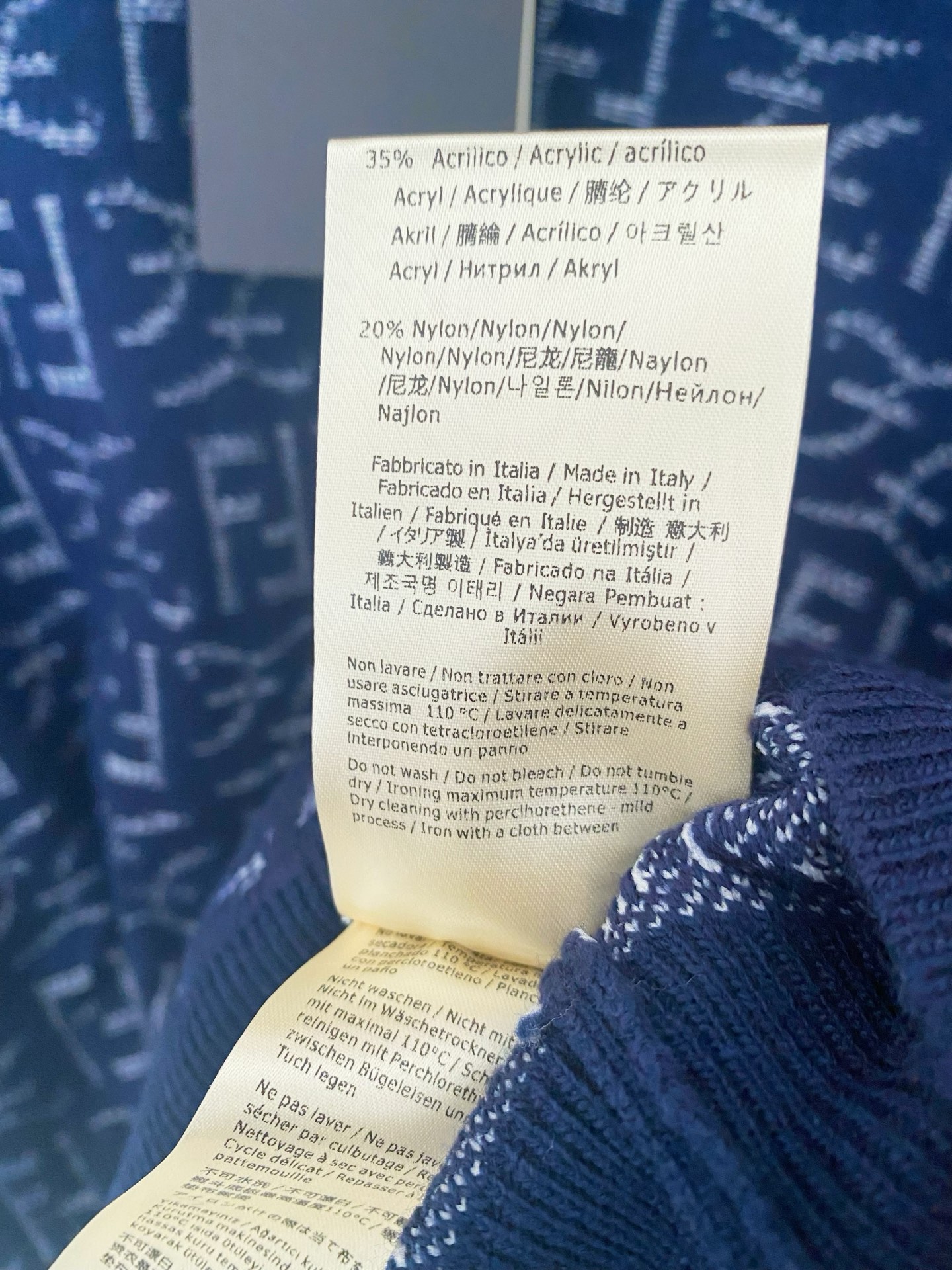 𝐅𝐞𝐧𝐝𝐢 𝟐𝟓𝐬𝐬 二色老花长袖 版型立体 上身時尚鬆弛感🈵️🈵️ 𝟐色𝟑碼 𝟑𝟔/𝟑𝟖/𝟒𝟎