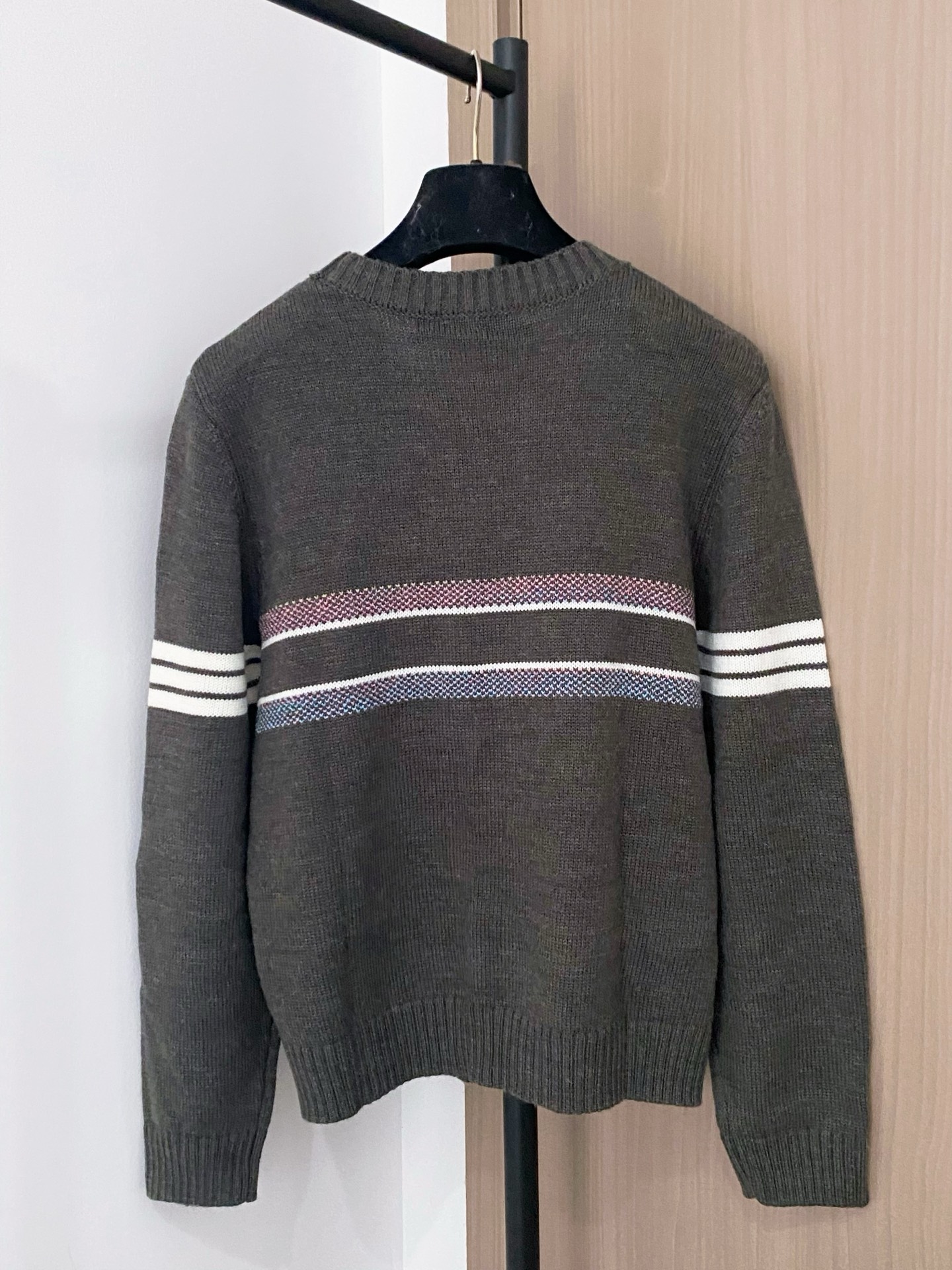 𝐃𝐢𝐨𝐫 𝟐𝟓新款 二色长袖 logo图案点缀修饰 上身顯瘦時尚 𝟐色𝟑碼 𝟑𝟔/𝟑𝟖/𝟒𝟎