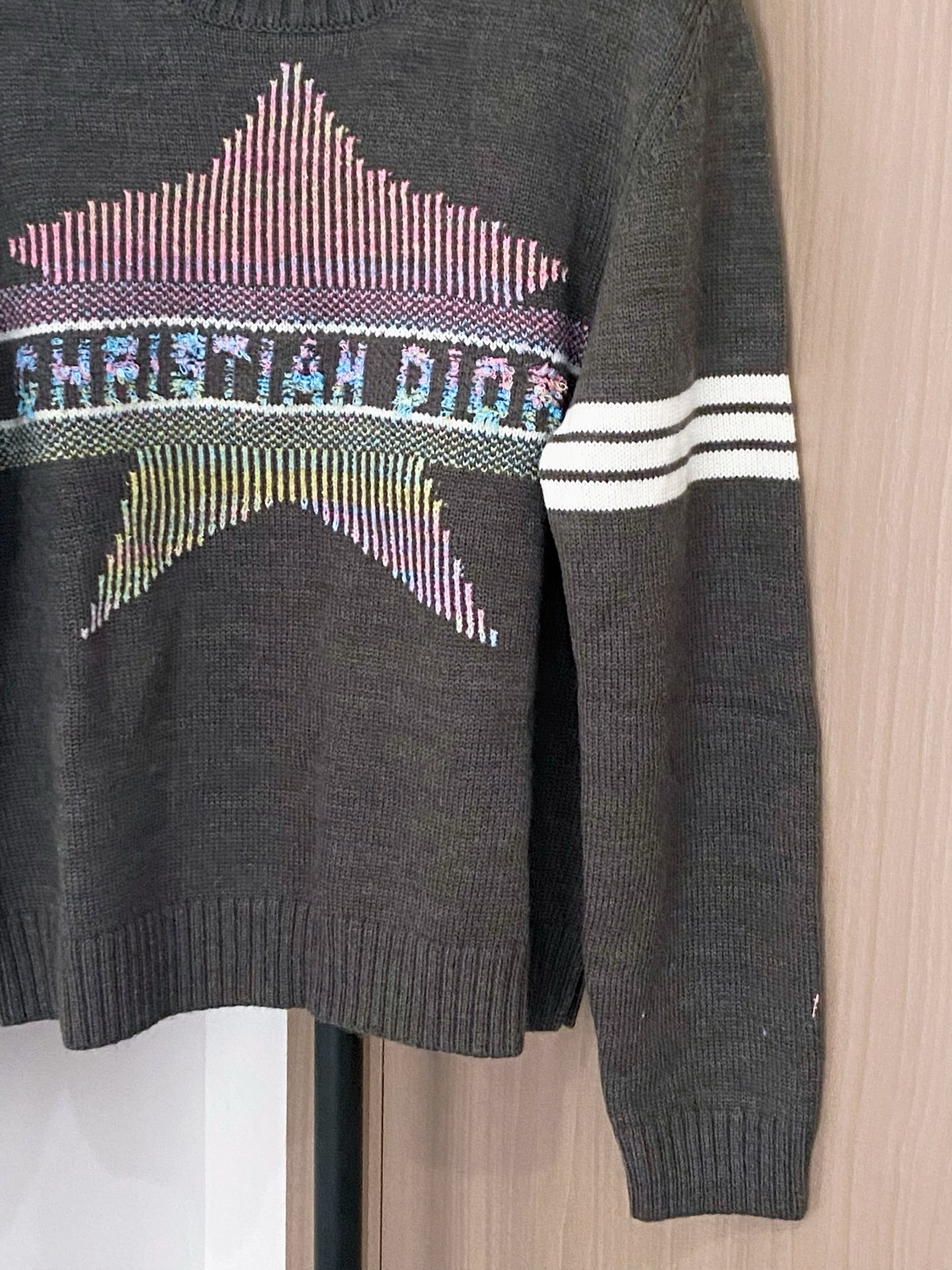 𝐃𝐢𝐨𝐫 𝟐𝟓新款 二色长袖 logo图案点缀修饰 上身顯瘦時尚 𝟐色𝟑碼 𝟑𝟔/𝟑𝟖/𝟒𝟎