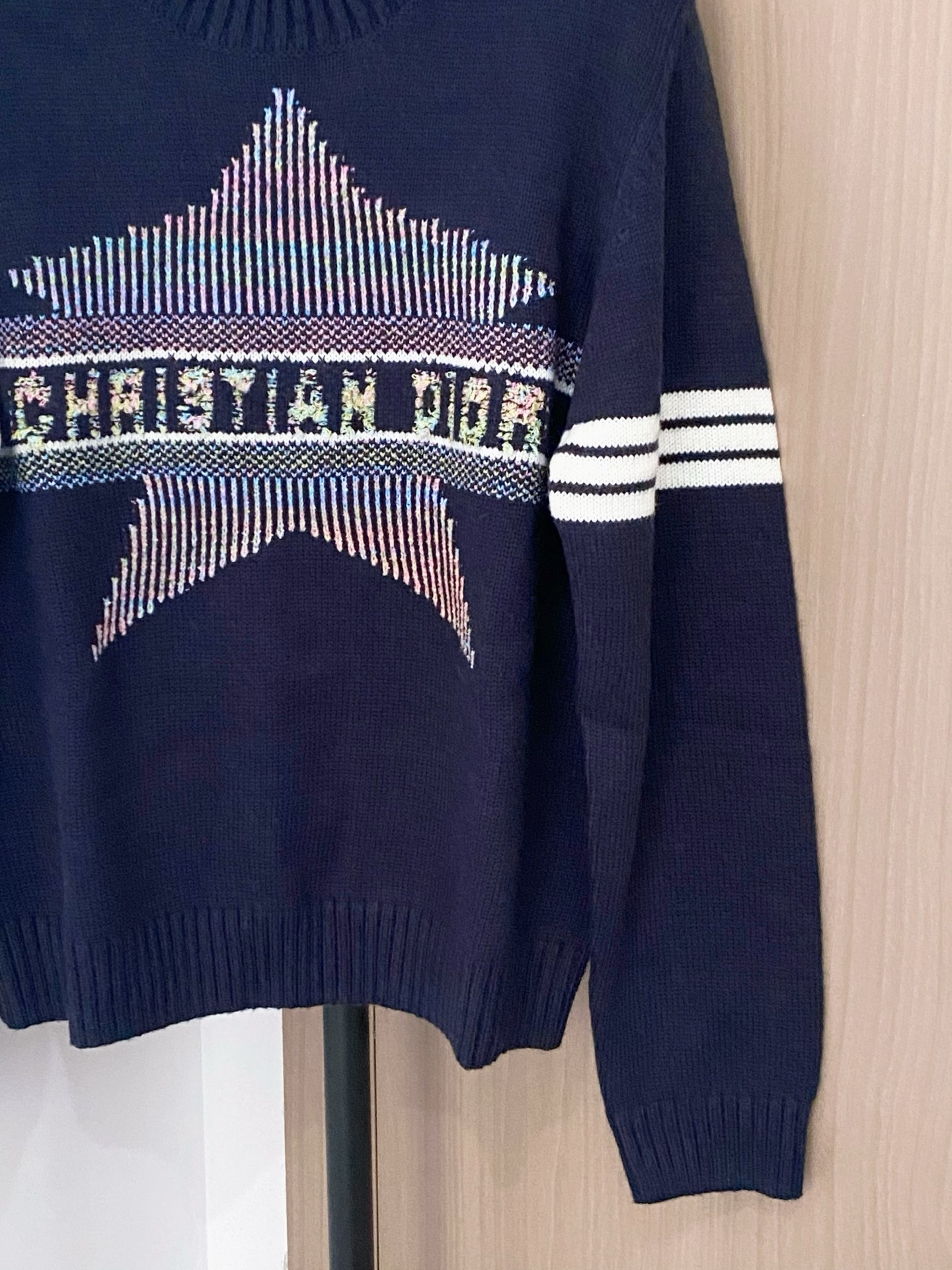 𝐃𝐢𝐨𝐫 𝟐𝟓新款 二色长袖 logo图案点缀修饰 上身顯瘦時尚 𝟐色𝟑碼 𝟑𝟔/𝟑𝟖/𝟒𝟎