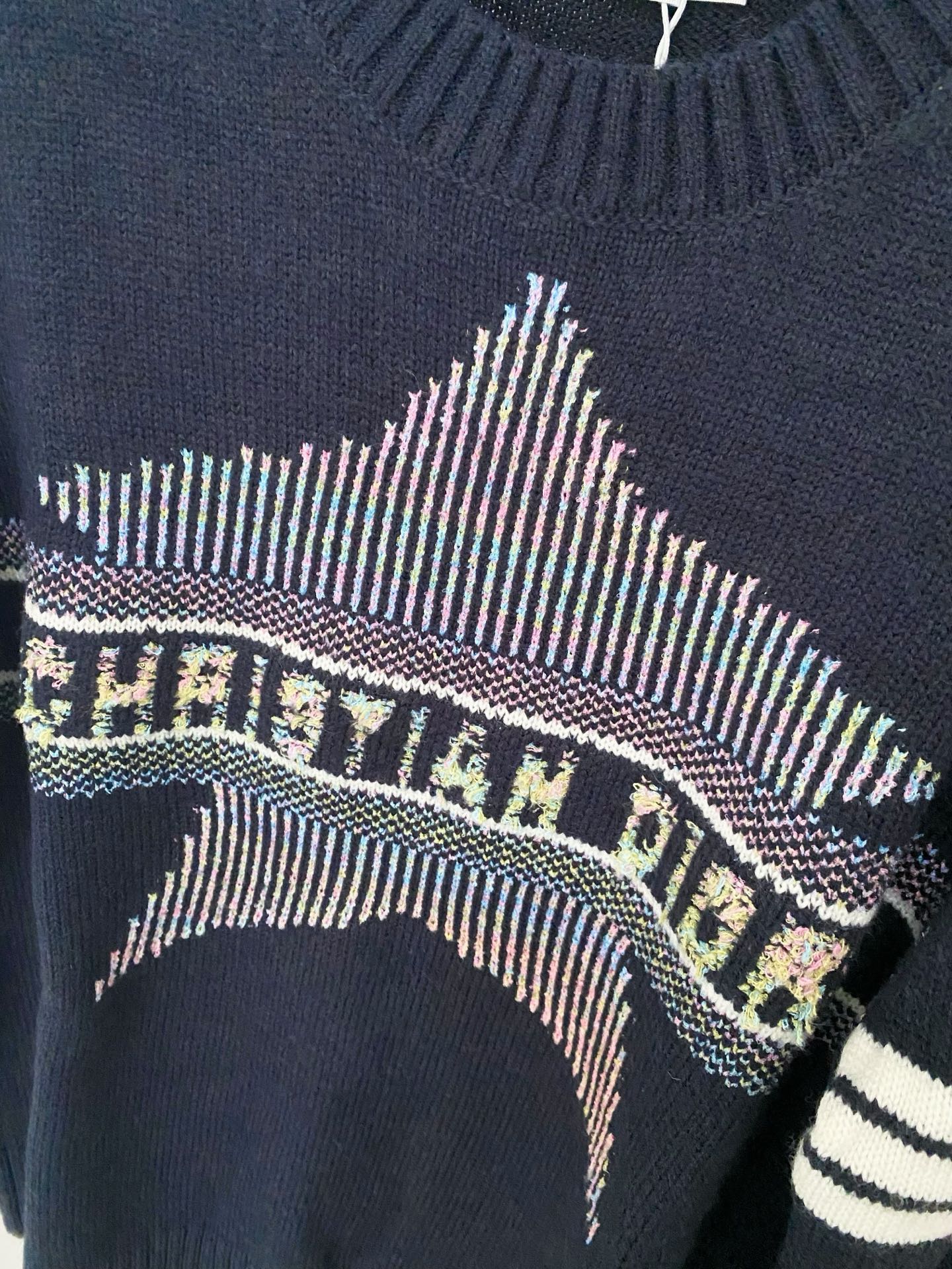 𝐃𝐢𝐨𝐫 𝟐𝟓新款 二色长袖 logo图案点缀修饰 上身顯瘦時尚 𝟐色𝟑碼 𝟑𝟔/𝟑𝟖/𝟒𝟎