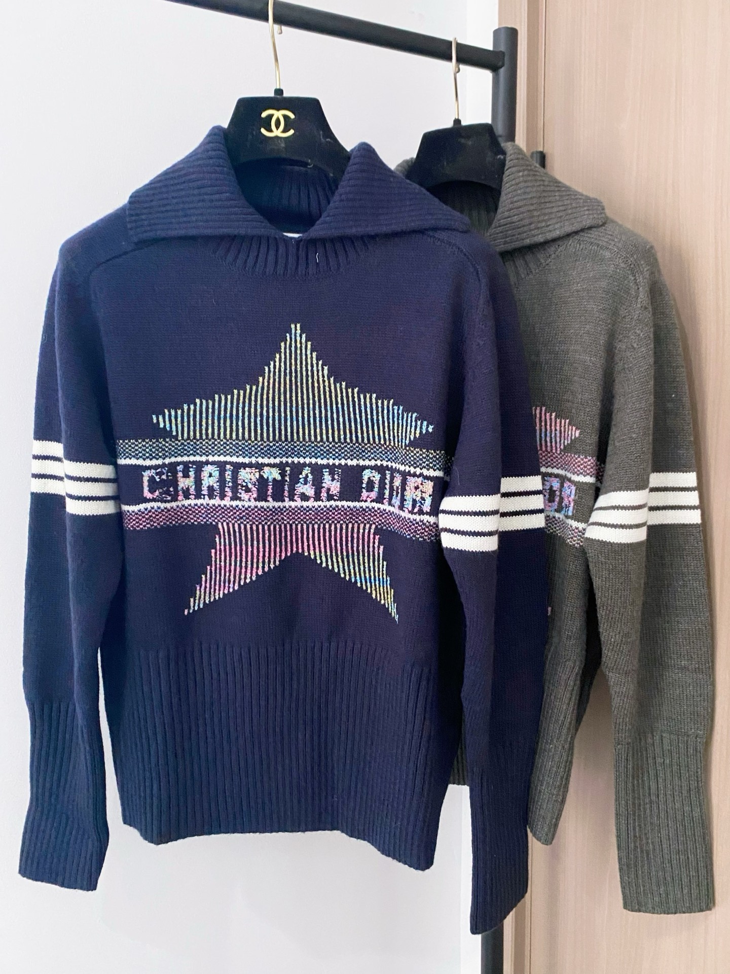 𝐃𝐢𝐨𝐫 𝟐𝟓新款 二色长袖 logo图案点缀修饰 上身顯瘦時尚 𝟐色𝟑碼 𝟑𝟔/𝟑𝟖/𝟒𝟎