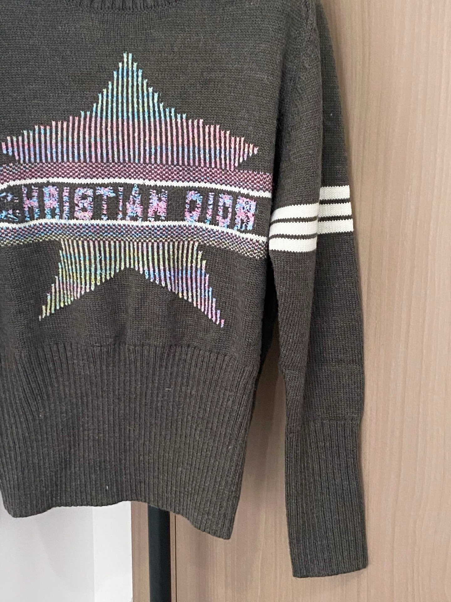 𝐃𝐢𝐨𝐫 𝟐𝟓新款 二色长袖 logo图案点缀修饰 上身顯瘦時尚 𝟐色𝟑碼 𝟑𝟔/𝟑𝟖/𝟒𝟎