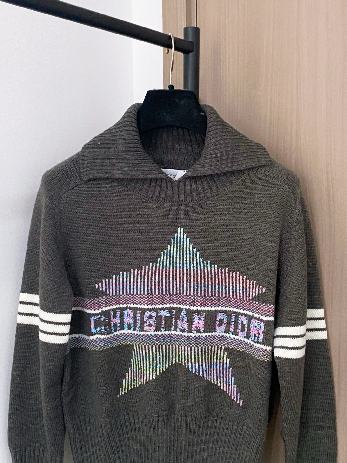 𝐃𝐢𝐨𝐫 𝟐𝟓新款 二色长袖 logo图案点缀修饰 上身顯瘦時尚 𝟐色𝟑碼 𝟑𝟔/𝟑𝟖/𝟒𝟎