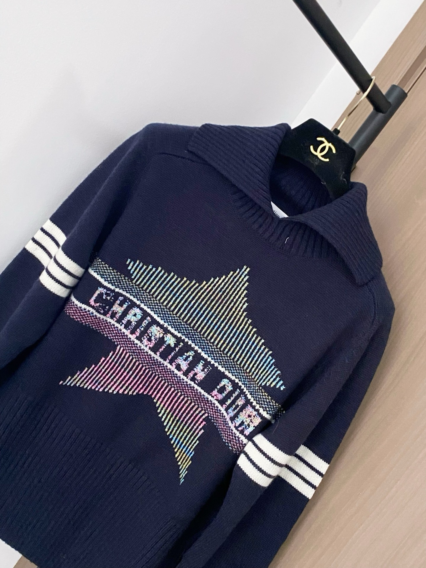 𝐃𝐢𝐨𝐫 𝟐𝟓新款 二色长袖 logo图案点缀修饰 上身顯瘦時尚 𝟐色𝟑碼 𝟑𝟔/𝟑𝟖/𝟒𝟎