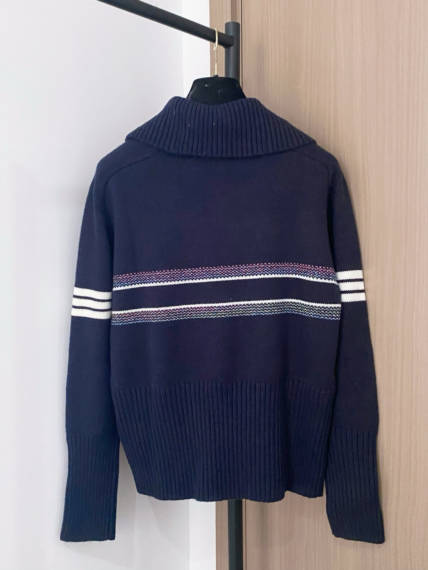 𝐃𝐢𝐨𝐫 𝟐𝟓新款 二色长袖 logo图案点缀修饰 上身顯瘦時尚 𝟐色𝟑碼 𝟑𝟔/𝟑𝟖/𝟒𝟎