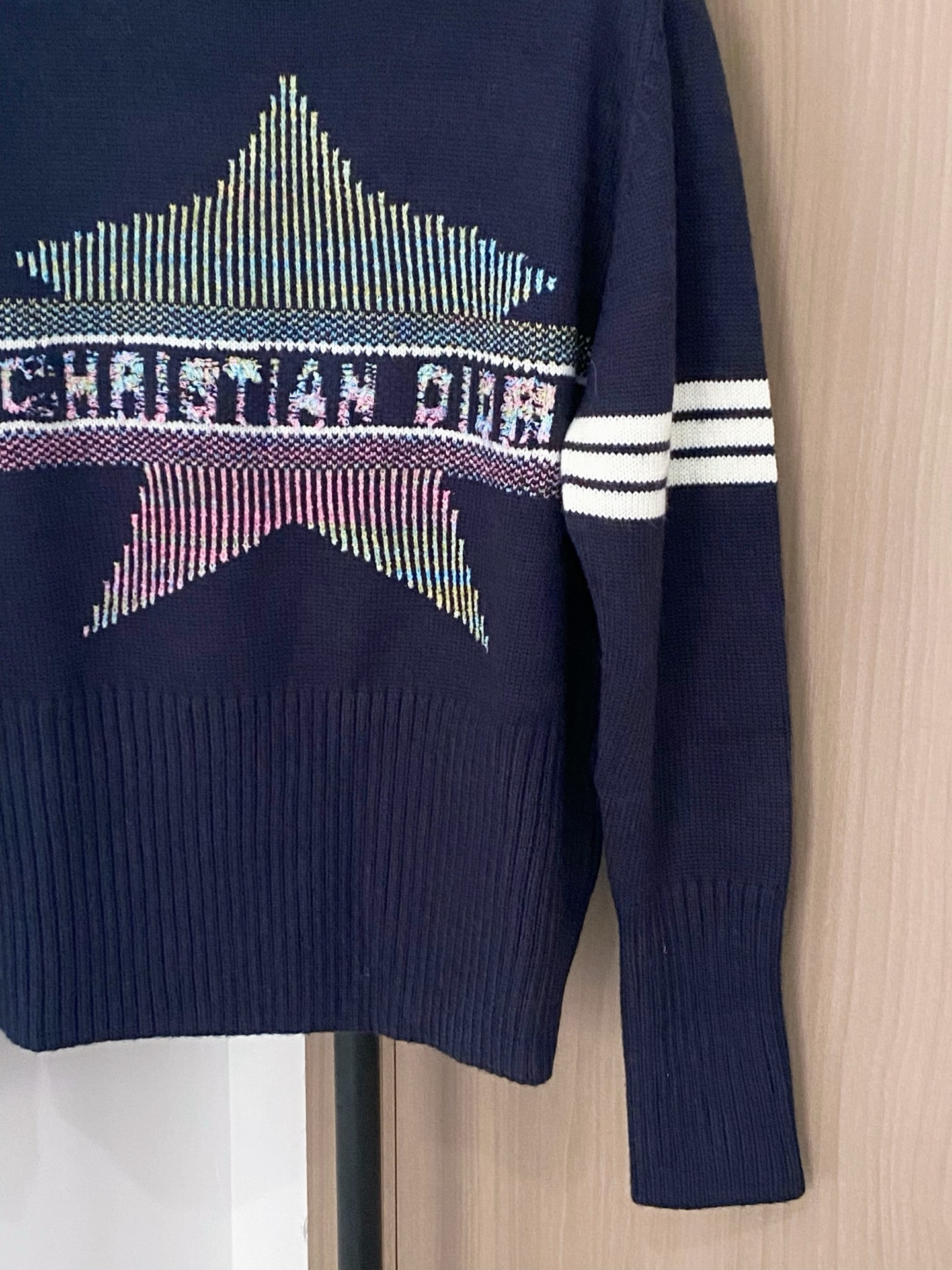 𝐃𝐢𝐨𝐫 𝟐𝟓新款 二色长袖 logo图案点缀修饰 上身顯瘦時尚 𝟐色𝟑碼 𝟑𝟔/𝟑𝟖/𝟒𝟎