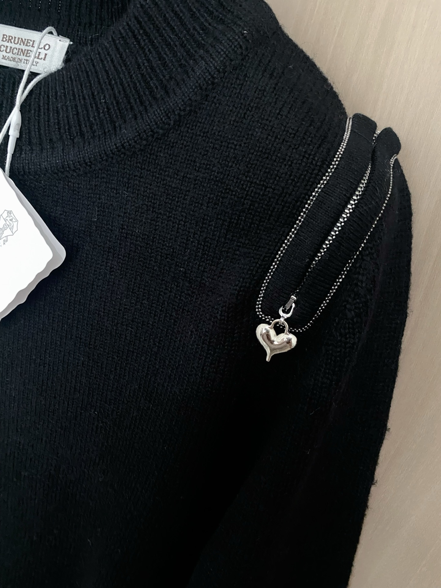 𝐁𝐂 𝟐𝟓新款 二色长袖 面料透气 显瘦高级 上身高级氛围感🈵️🈵️ 𝟐色𝟑碼 𝟑𝟔/𝟑𝟖/𝟒𝟎