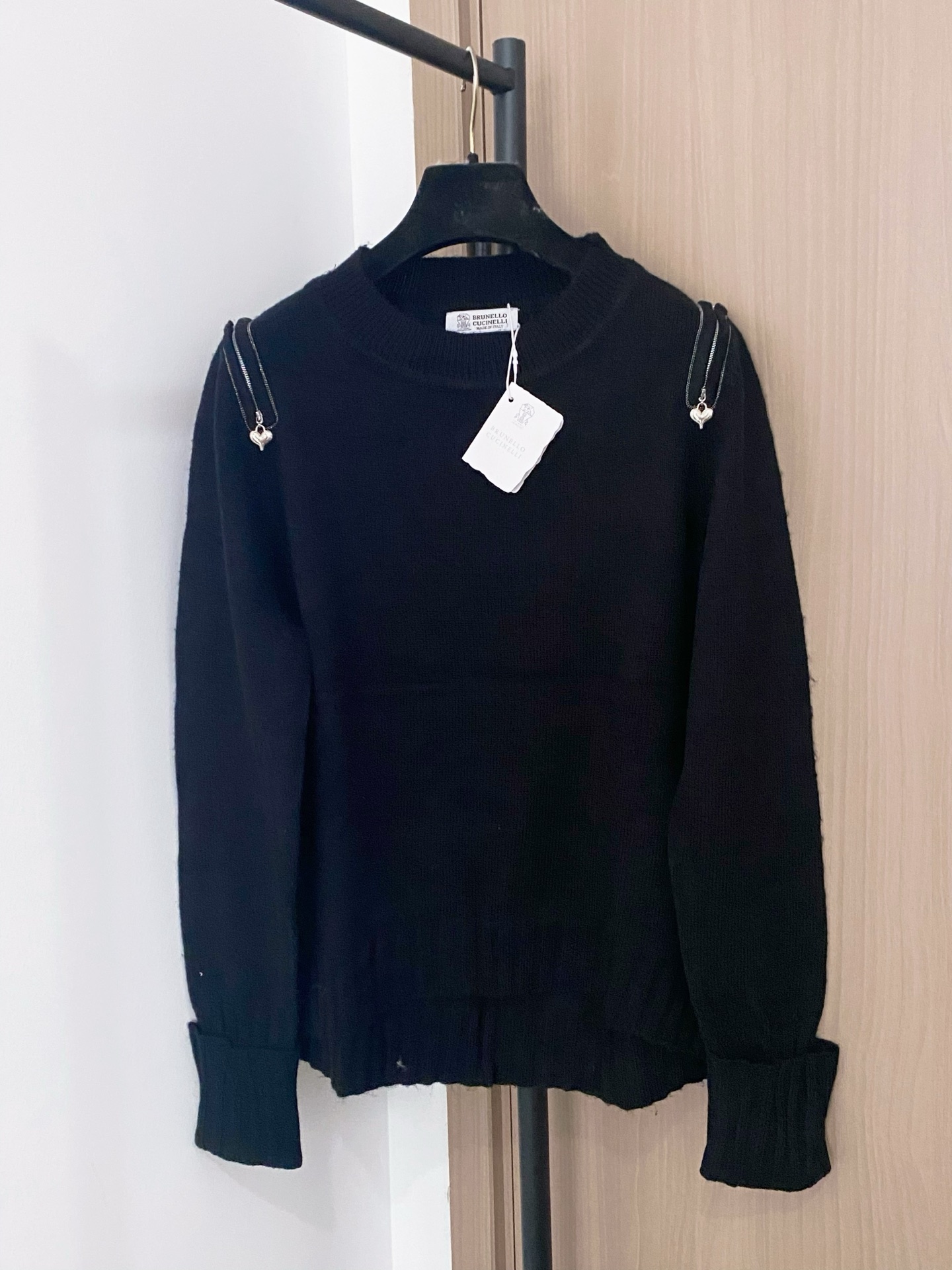 𝐁𝐂 𝟐𝟓新款 二色长袖 面料透气 显瘦高级 上身高级氛围感🈵️🈵️ 𝟐色𝟑碼 𝟑𝟔/𝟑𝟖/𝟒𝟎