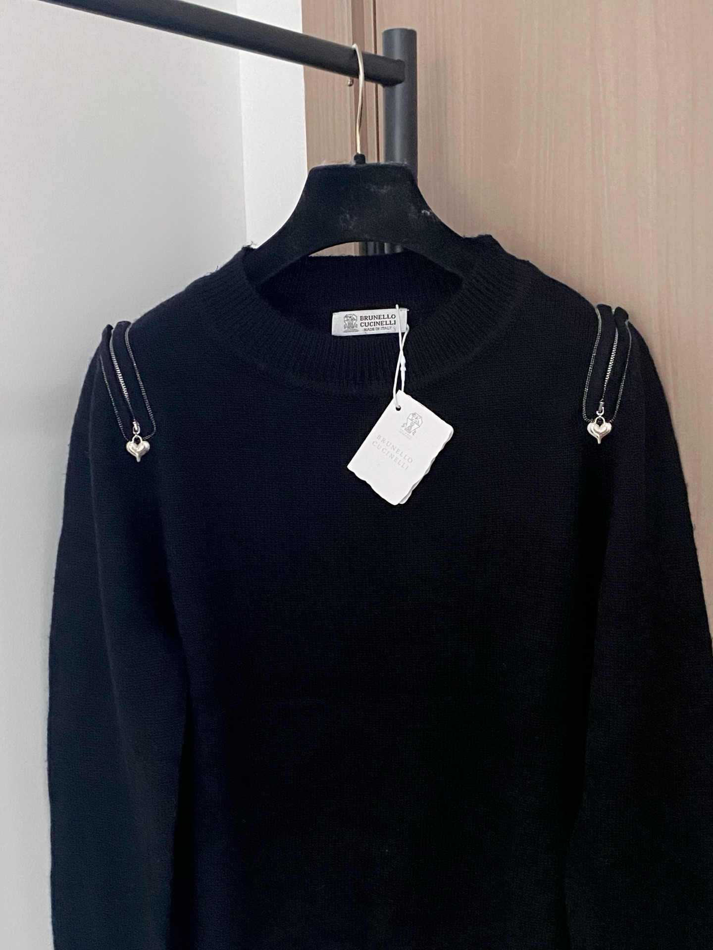 𝐁𝐂 𝟐𝟓新款 二色长袖 面料透气 显瘦高级 上身高级氛围感🈵️🈵️ 𝟐色𝟑碼 𝟑𝟔/𝟑𝟖/𝟒𝟎