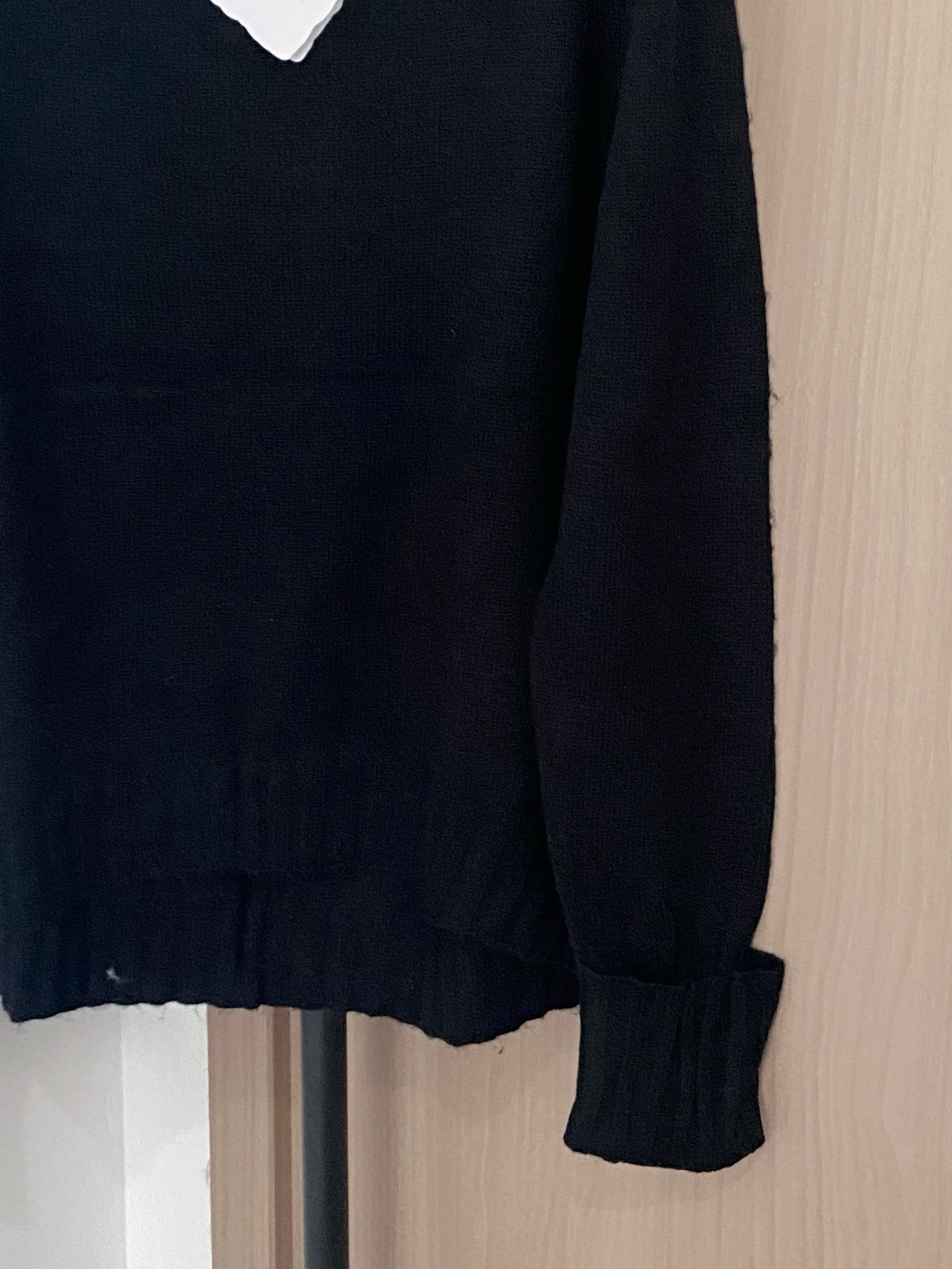 𝐁𝐂 𝟐𝟓新款 二色长袖 面料透气 显瘦高级 上身高级氛围感🈵️🈵️ 𝟐色𝟑碼 𝟑𝟔/𝟑𝟖/𝟒𝟎