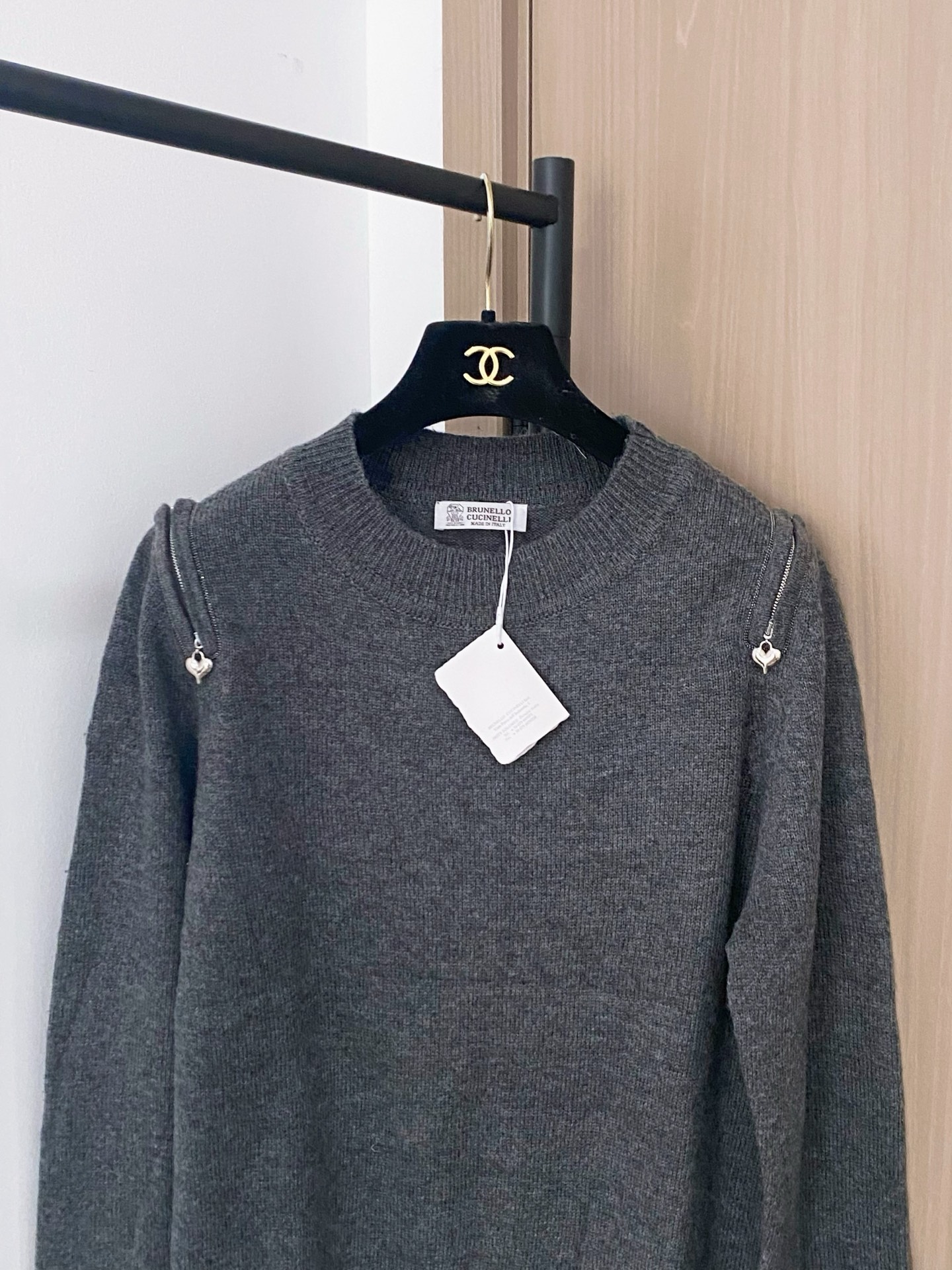 𝐁𝐂 𝟐𝟓新款 二色长袖 面料透气 显瘦高级 上身高级氛围感🈵️🈵️ 𝟐色𝟑碼 𝟑𝟔/𝟑𝟖/𝟒𝟎