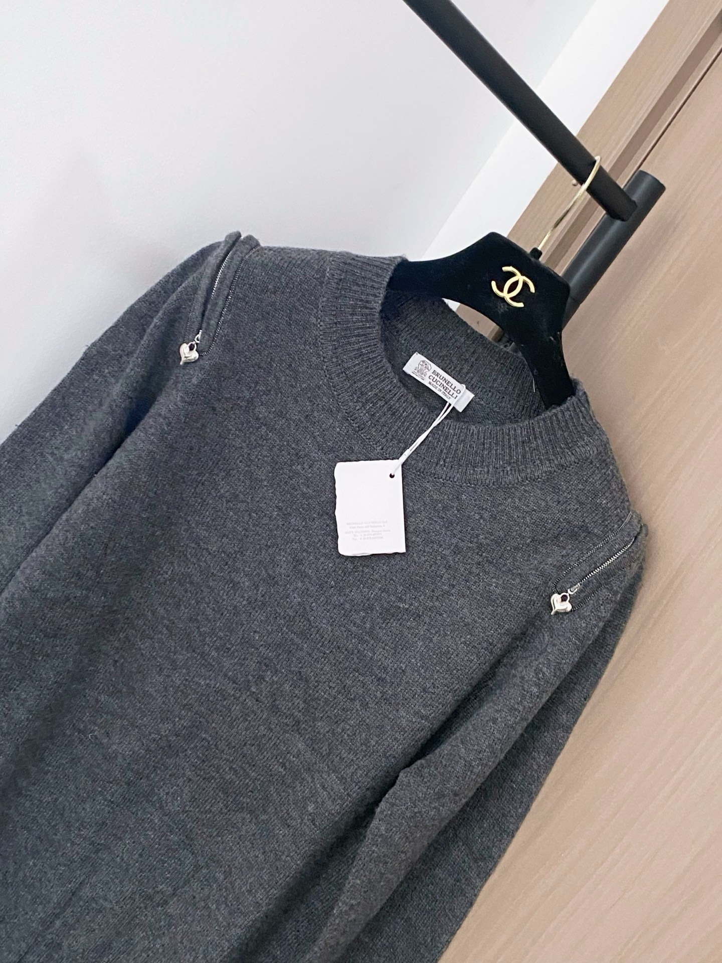 𝐁𝐂 𝟐𝟓新款 二色长袖 面料透气 显瘦高级 上身高级氛围感🈵️🈵️ 𝟐色𝟑碼 𝟑𝟔/𝟑𝟖/𝟒𝟎