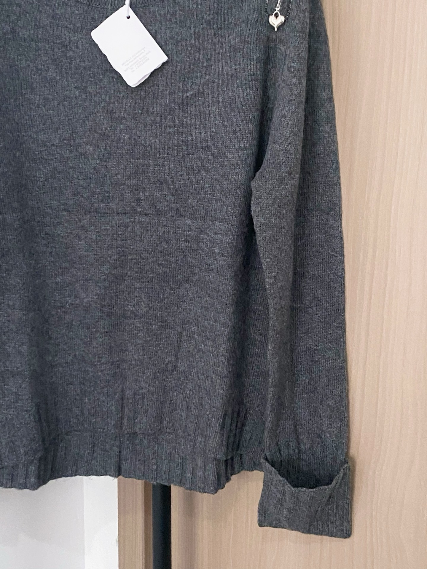 𝐁𝐂 𝟐𝟓新款 二色长袖 面料透气 显瘦高级 上身高级氛围感🈵️🈵️ 𝟐色𝟑碼 𝟑𝟔/𝟑𝟖/𝟒𝟎