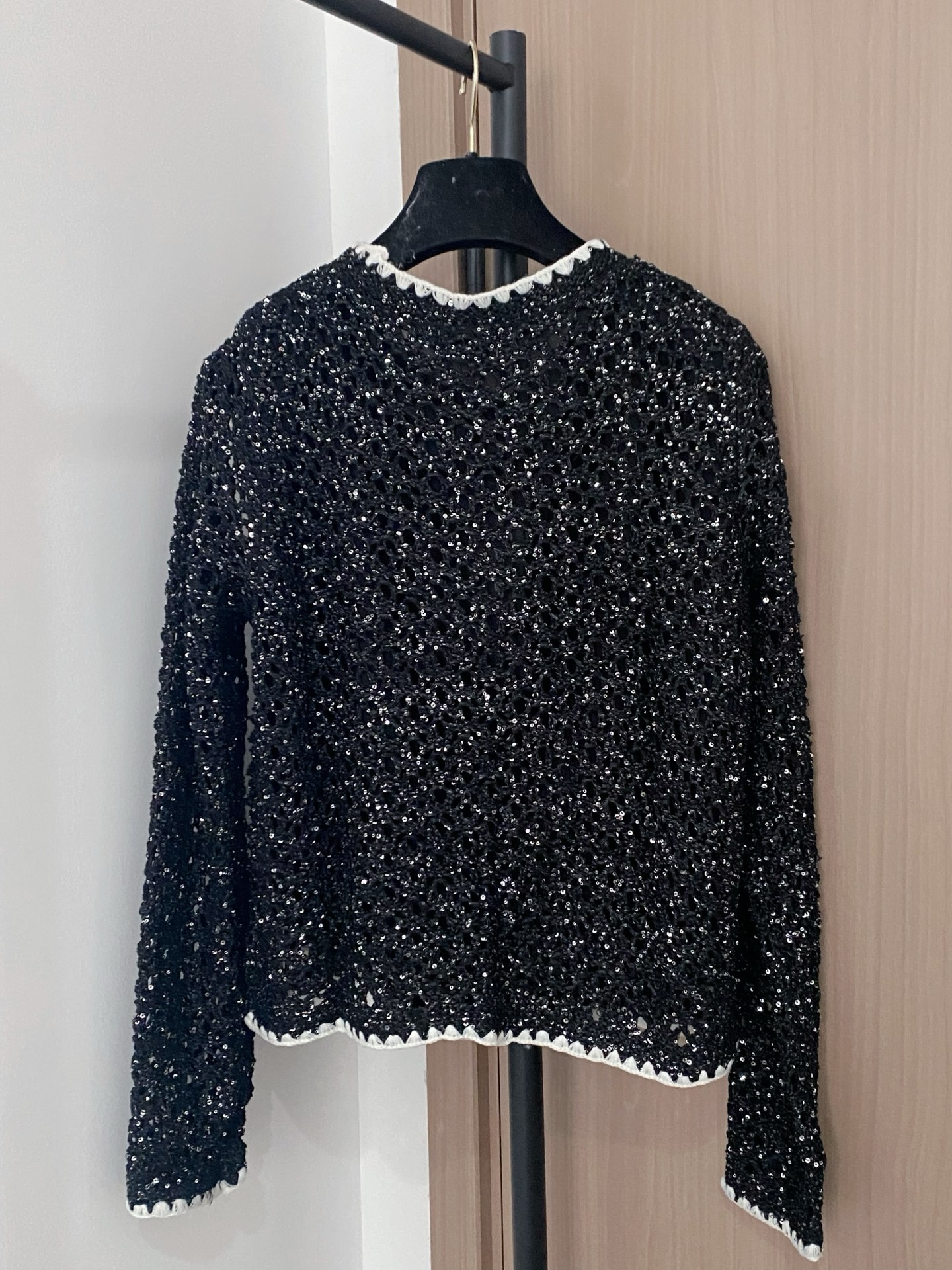 𝐂𝐡𝐚𝐧𝐞𝐥 𝟐𝟓新款长袖 面料透气 logo图案修饰点缀！上身高级氛围感🈵️🈵️ 𝟏色𝟑碼 𝟑𝟔/𝟑𝟖