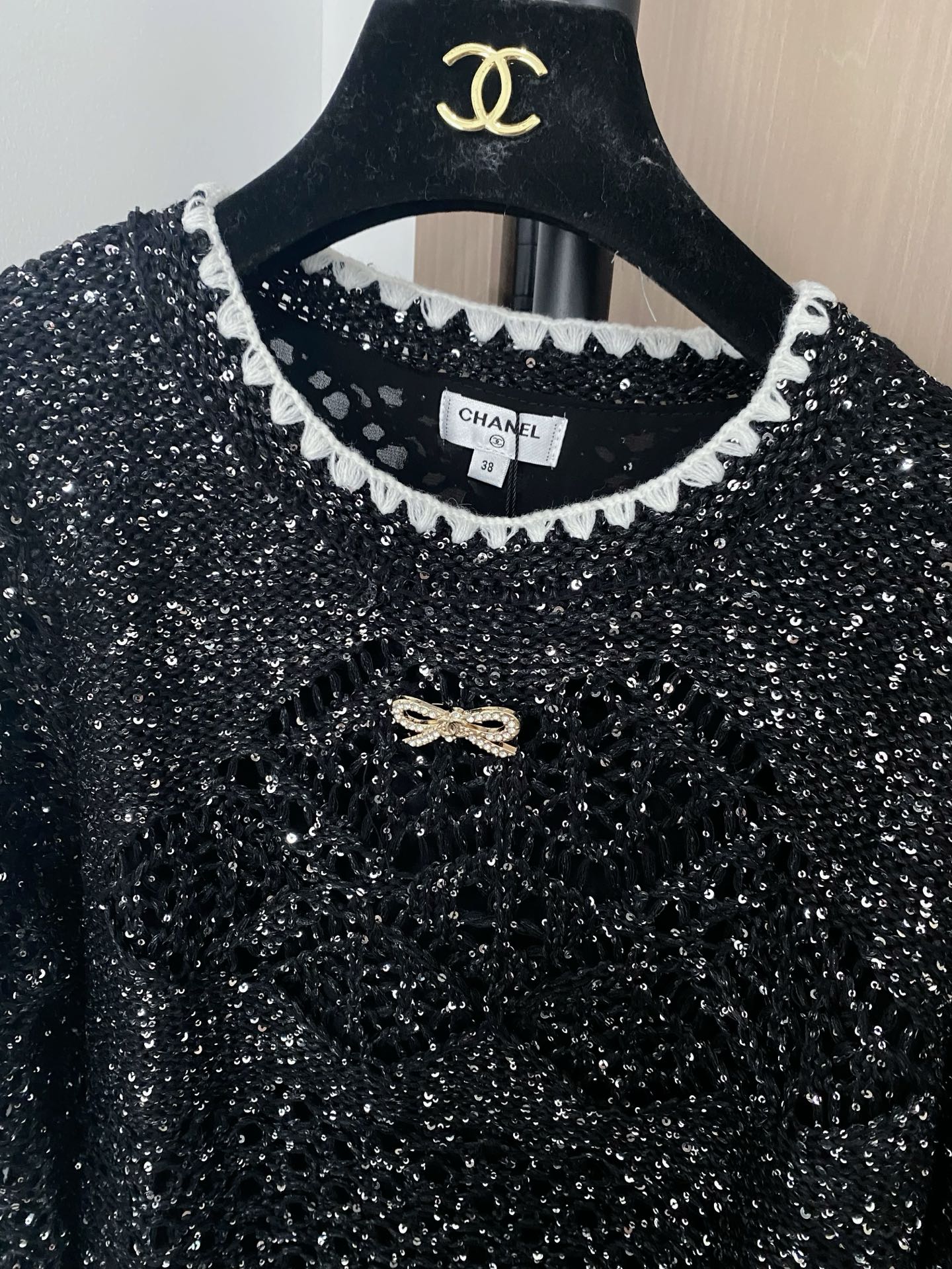 𝐂𝐡𝐚𝐧𝐞𝐥 𝟐𝟓新款长袖 面料透气 logo图案修饰点缀！上身高级氛围感🈵️🈵️ 𝟏色𝟑碼 𝟑𝟔/𝟑𝟖