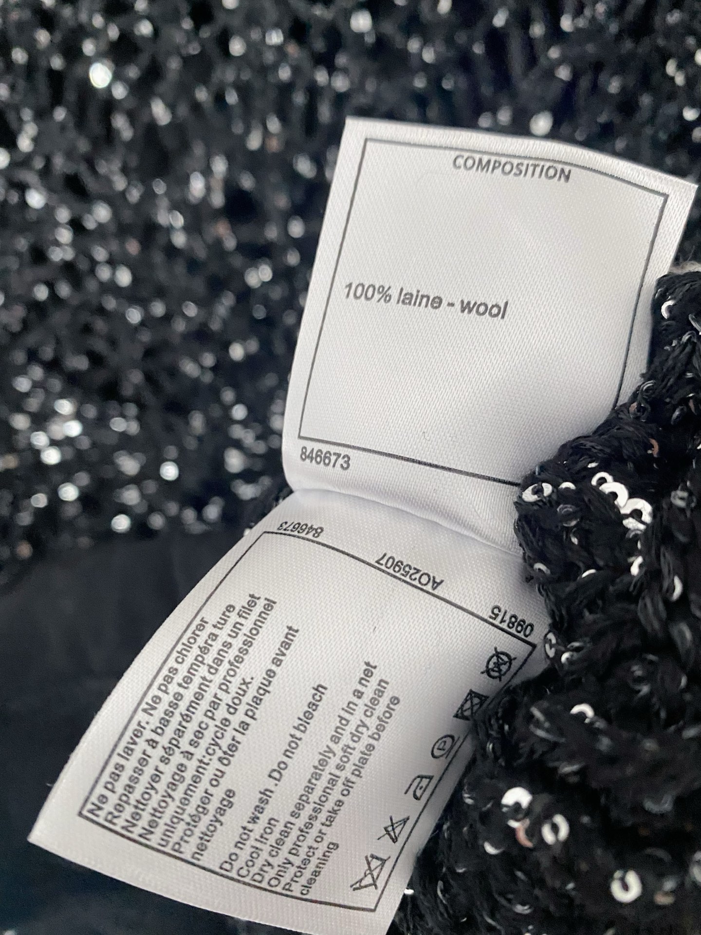 𝐂𝐡𝐚𝐧𝐞𝐥 𝟐𝟓新款长袖 面料透气 logo图案修饰点缀！上身高级氛围感🈵️🈵️ 𝟏色𝟑碼 𝟑𝟔/𝟑𝟖