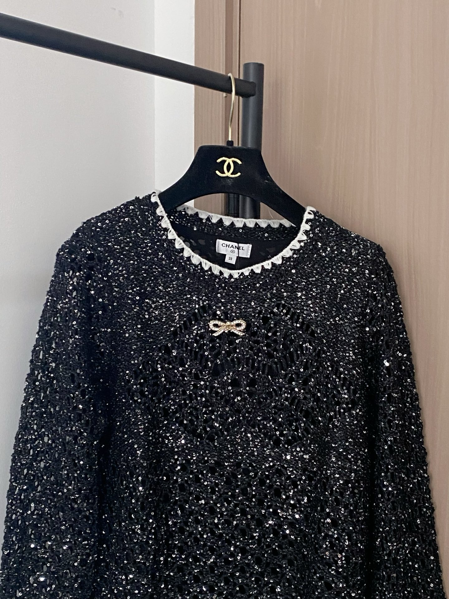 𝐂𝐡𝐚𝐧𝐞𝐥 𝟐𝟓新款长袖 面料透气 logo图案修饰点缀！上身高级氛围感🈵️🈵️ 𝟏色𝟑碼 𝟑𝟔/𝟑𝟖