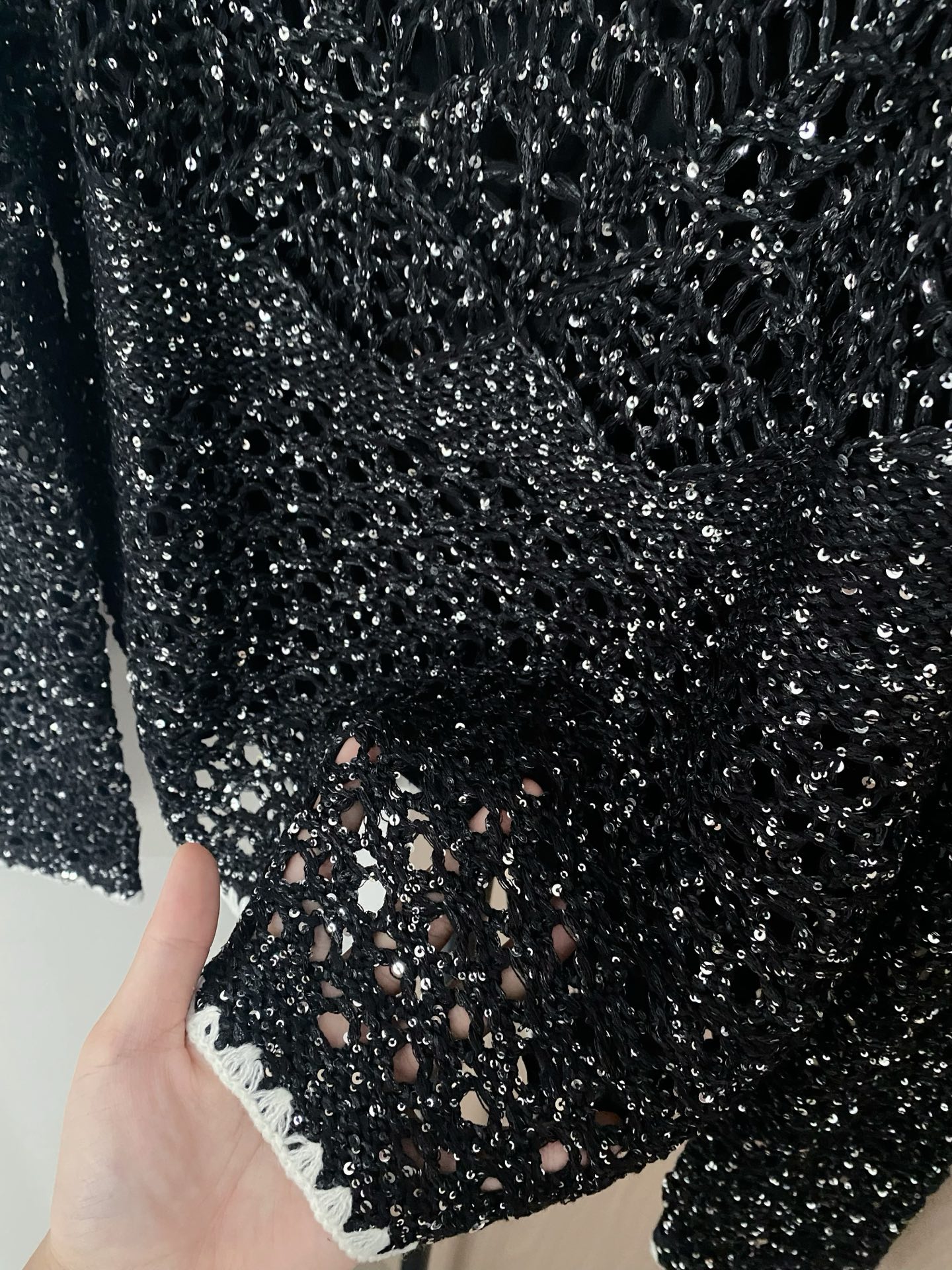 𝐂𝐡𝐚𝐧𝐞𝐥 𝟐𝟓新款长袖 面料透气 logo图案修饰点缀！上身高级氛围感🈵️🈵️ 𝟏色𝟑碼 𝟑𝟔/𝟑𝟖