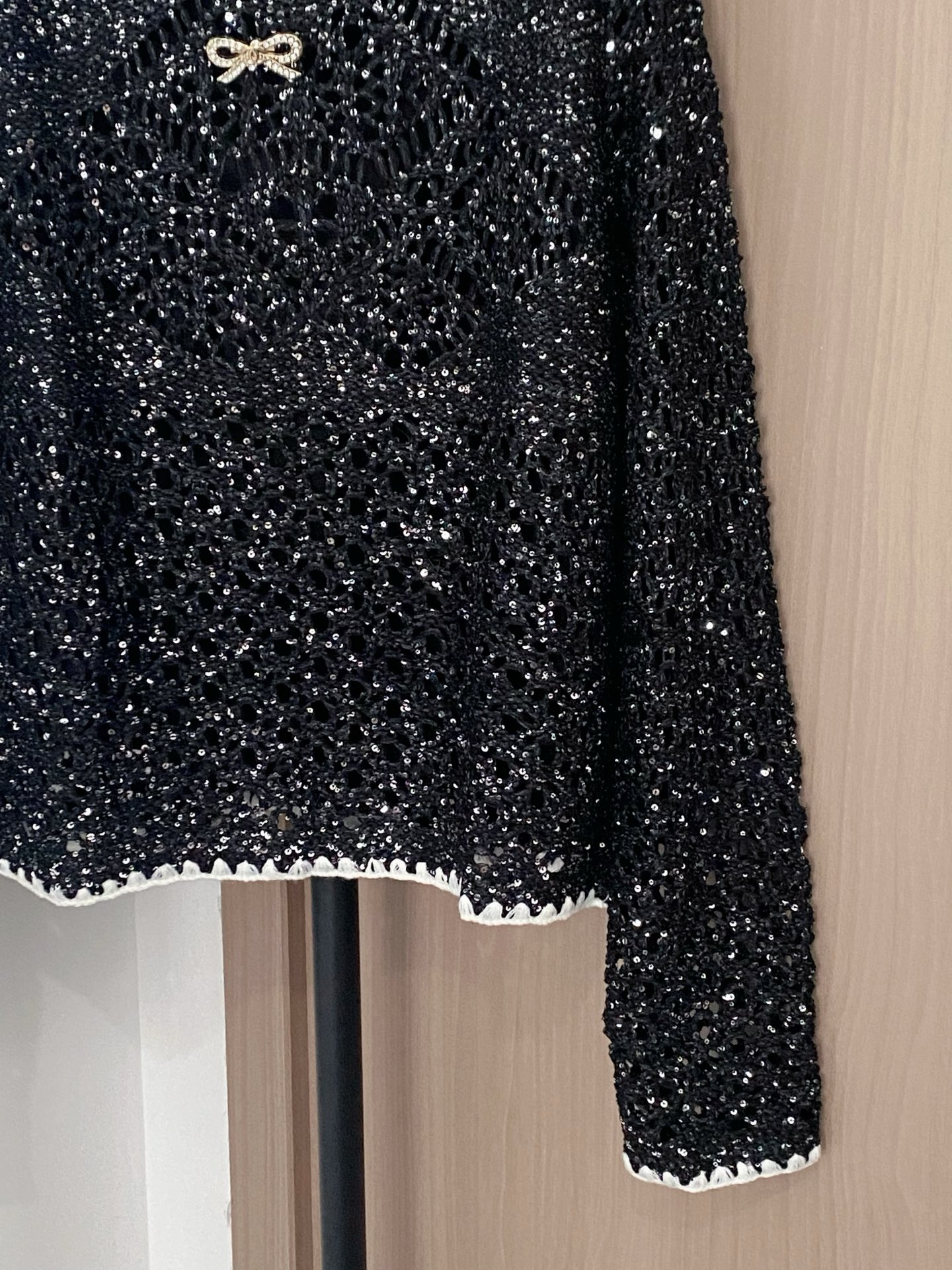 𝐂𝐡𝐚𝐧𝐞𝐥 𝟐𝟓新款长袖 面料透气 logo图案修饰点缀！上身高级氛围感🈵️🈵️ 𝟏色𝟑碼 𝟑𝟔/𝟑𝟖