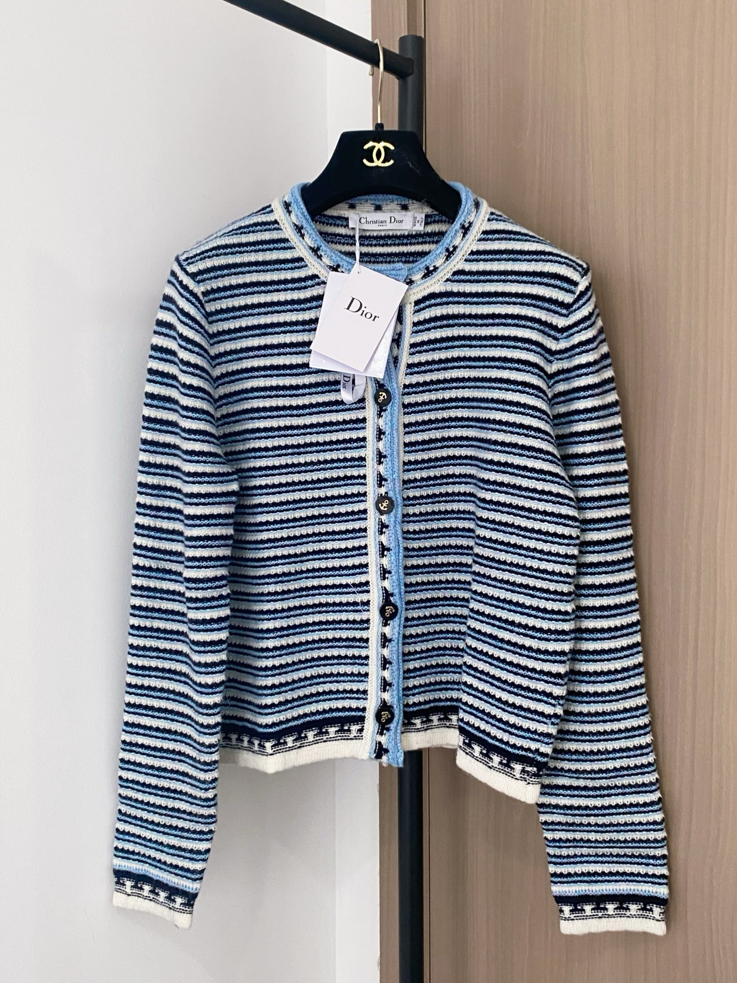 Dior Gestreept Gebreid Vest - Stijlvol en Comfortabel